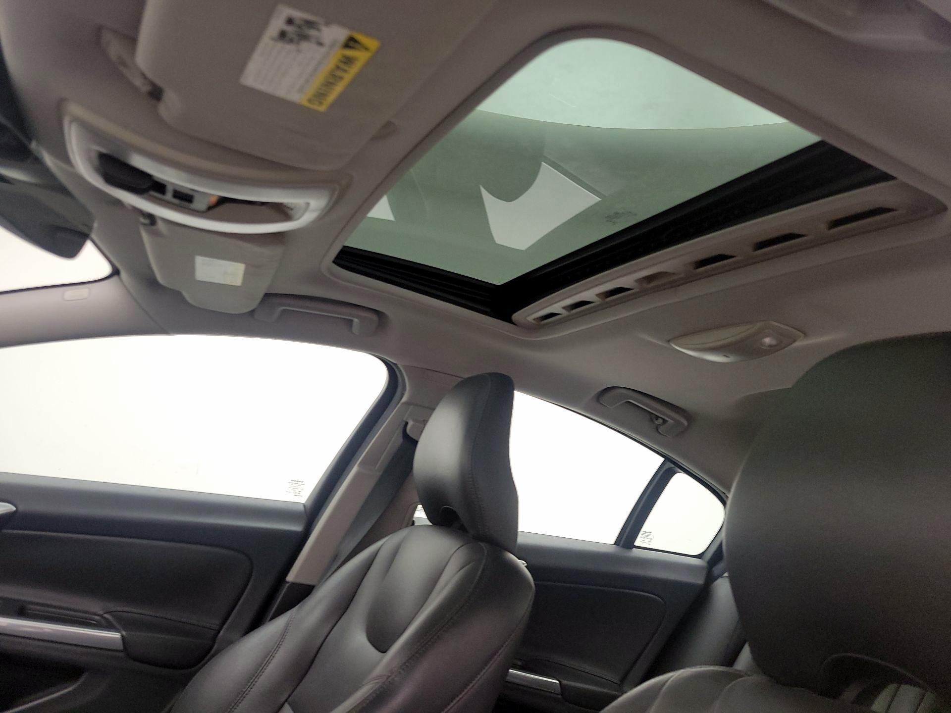 Thumbnail: 2015 Volvo S60 - 18