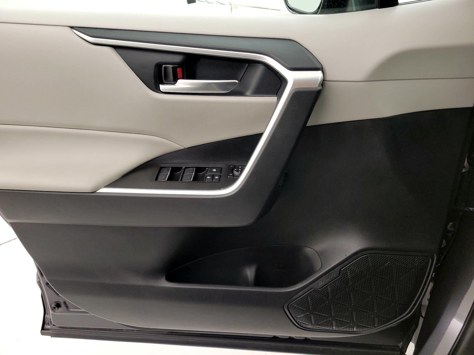 Thumbnail: 2025 Toyota RAV4 - 12