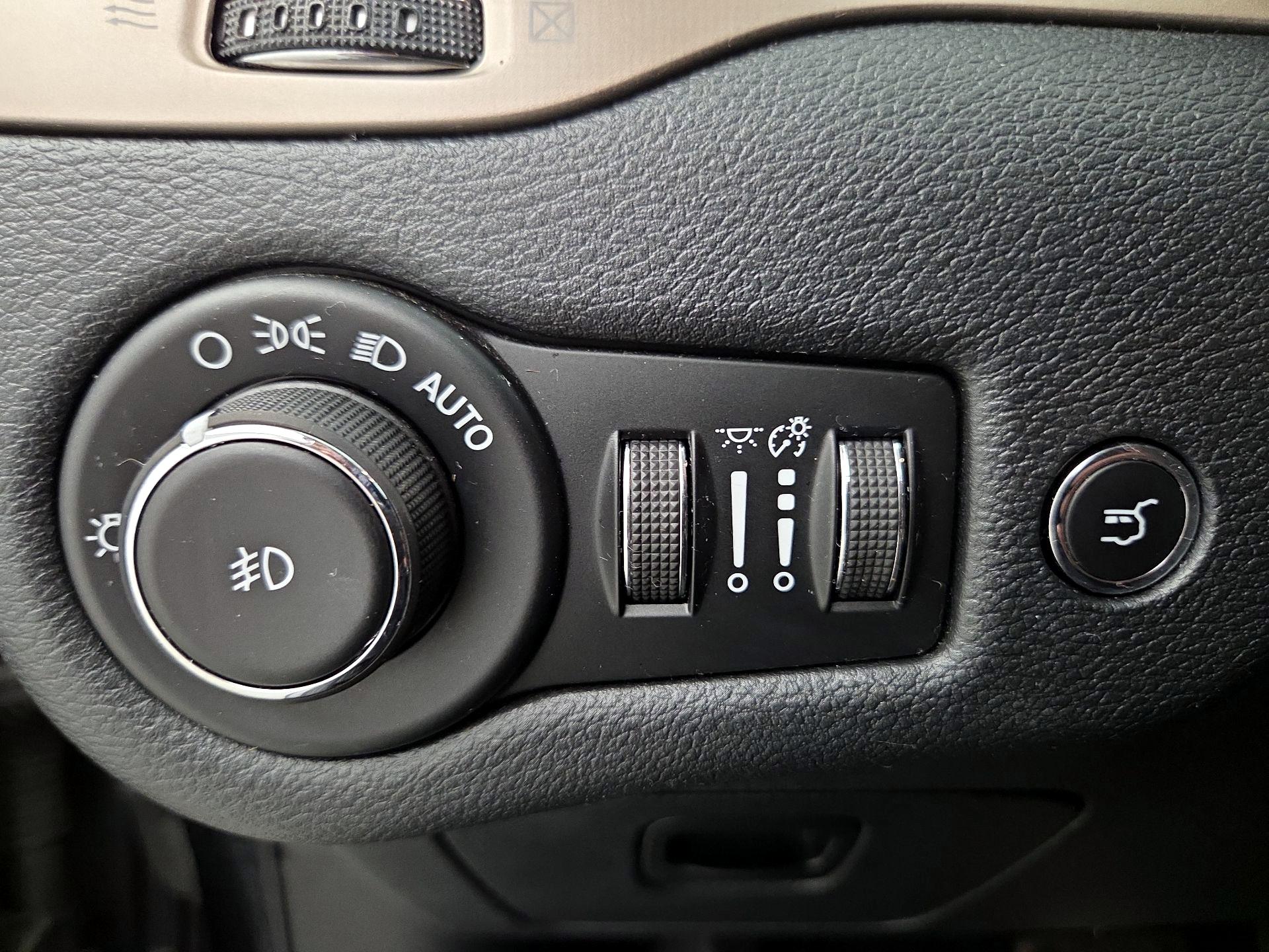 Thumbnail: 2016 Jeep Cherokee - 13