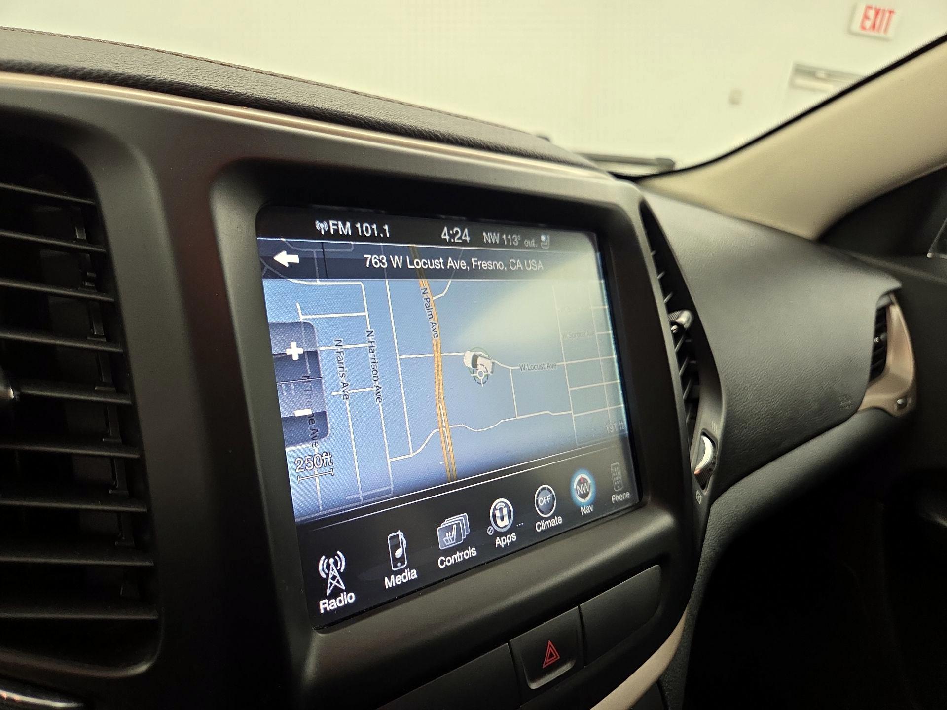 Thumbnail: 2016 Jeep Cherokee - 14