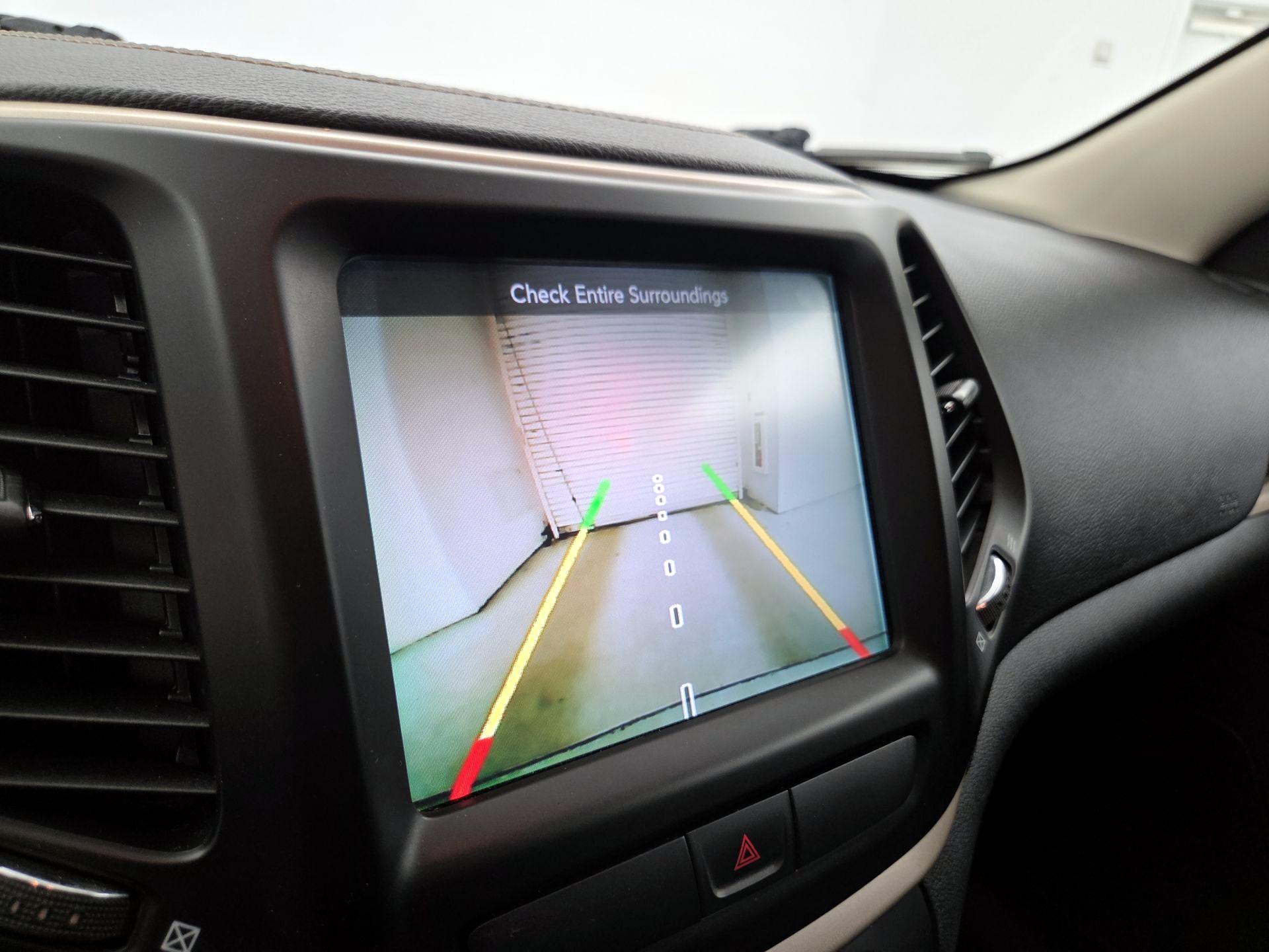 Thumbnail: 2016 Jeep Cherokee - 15