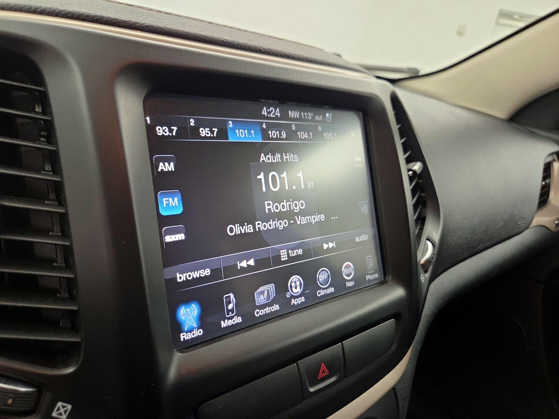 Thumbnail: 2016 Jeep Cherokee - 16