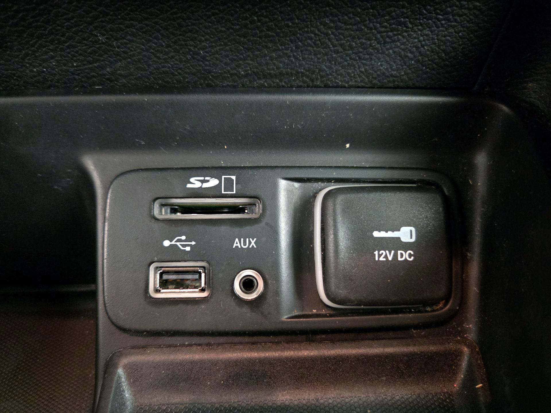 Thumbnail: 2016 Jeep Cherokee - 19