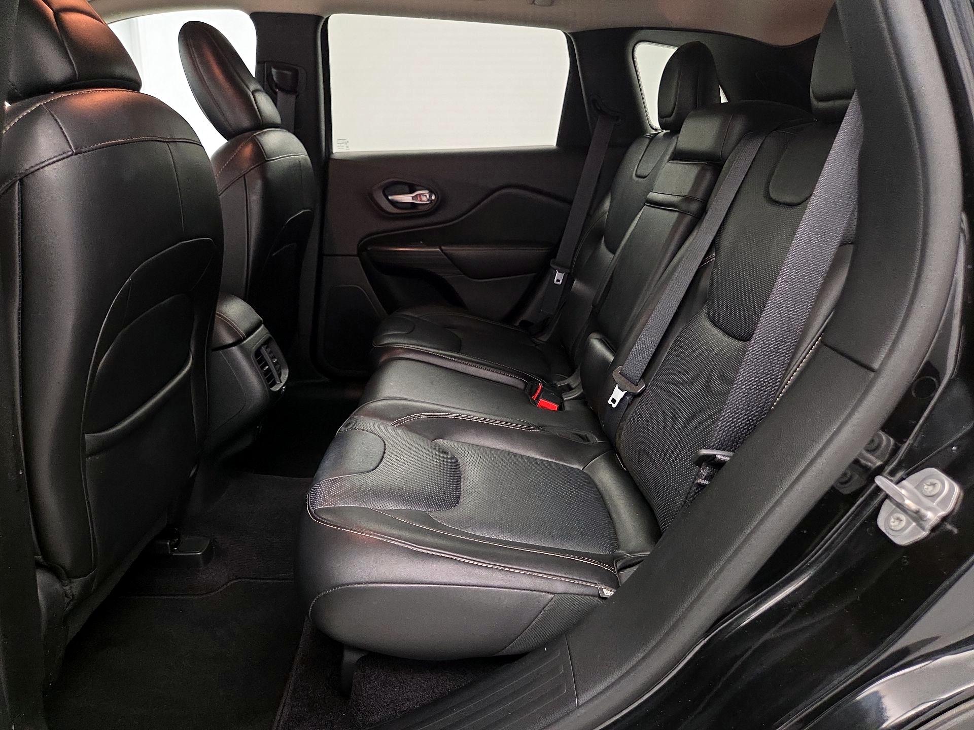 Thumbnail: 2016 Jeep Cherokee - 20