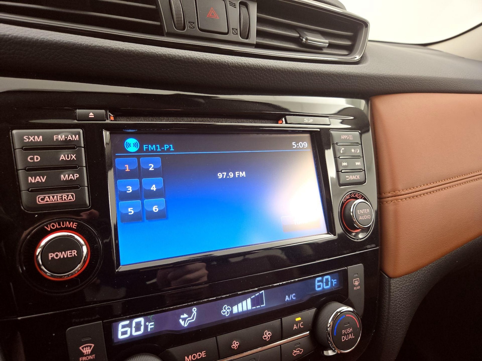 2017 Nissan Rogue SL - Photo 16