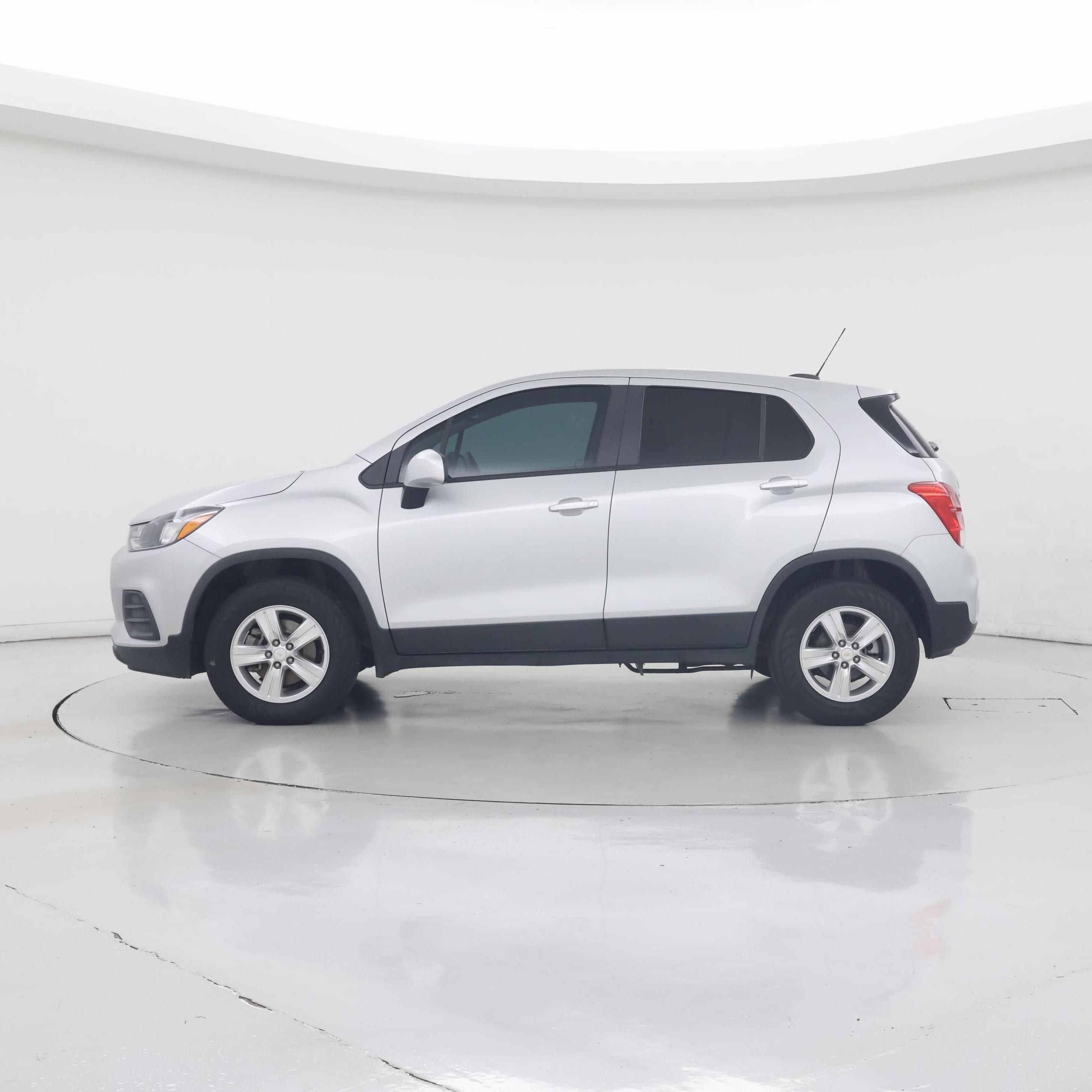 Thumbnail: 2021 Chevrolet Trax - 3