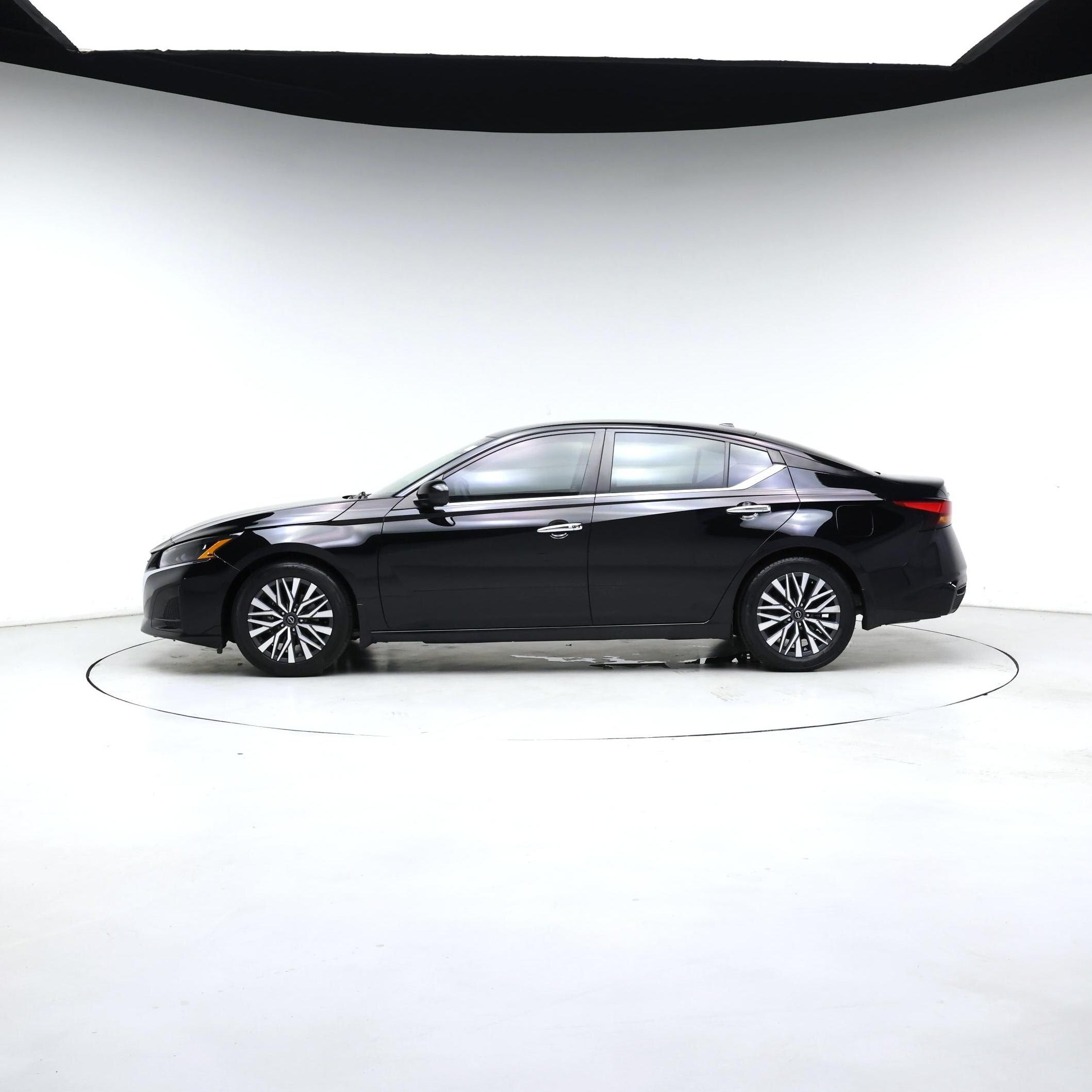 Thumbnail: 2023 Nissan Altima - 3