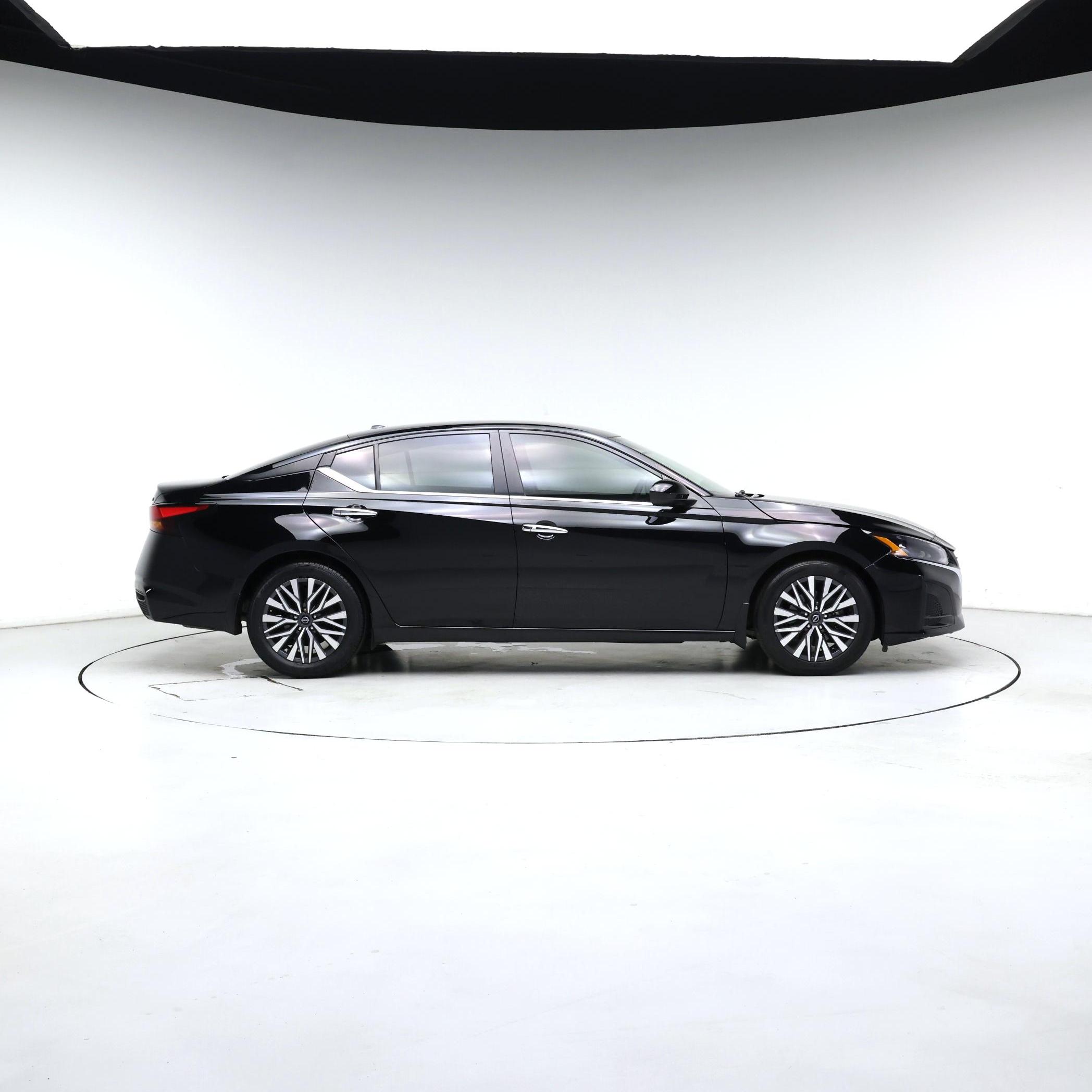 Thumbnail: 2023 Nissan Altima - 7