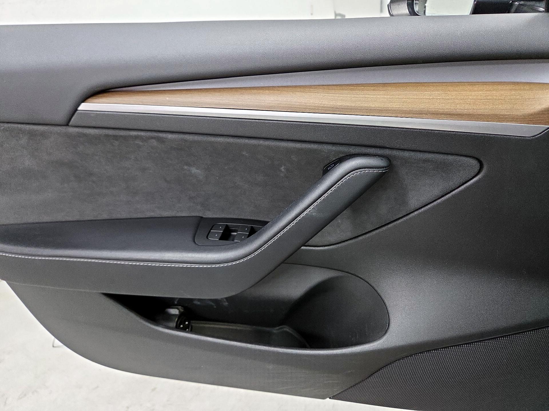 Thumbnail: 2022 Tesla Model 3 - 12