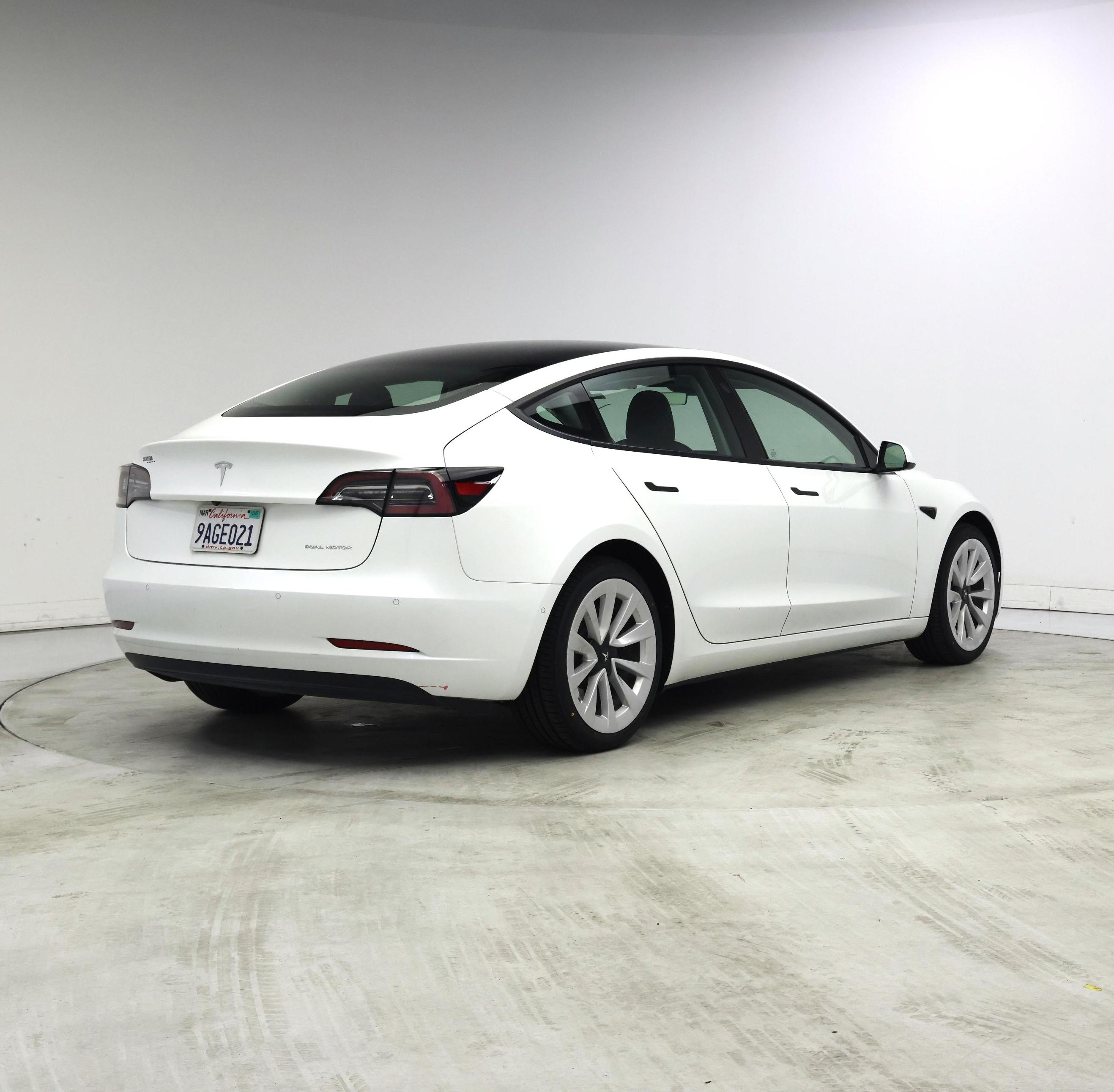 Thumbnail: 2022 Tesla Model 3 - 8