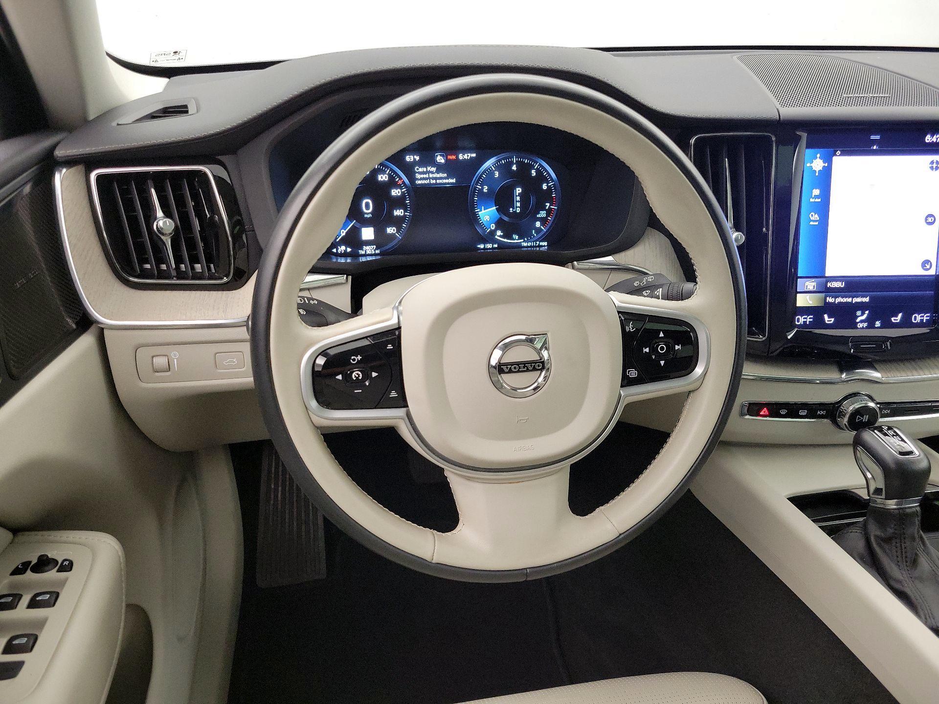 Thumbnail: 2021 Volvo XC60 - 10