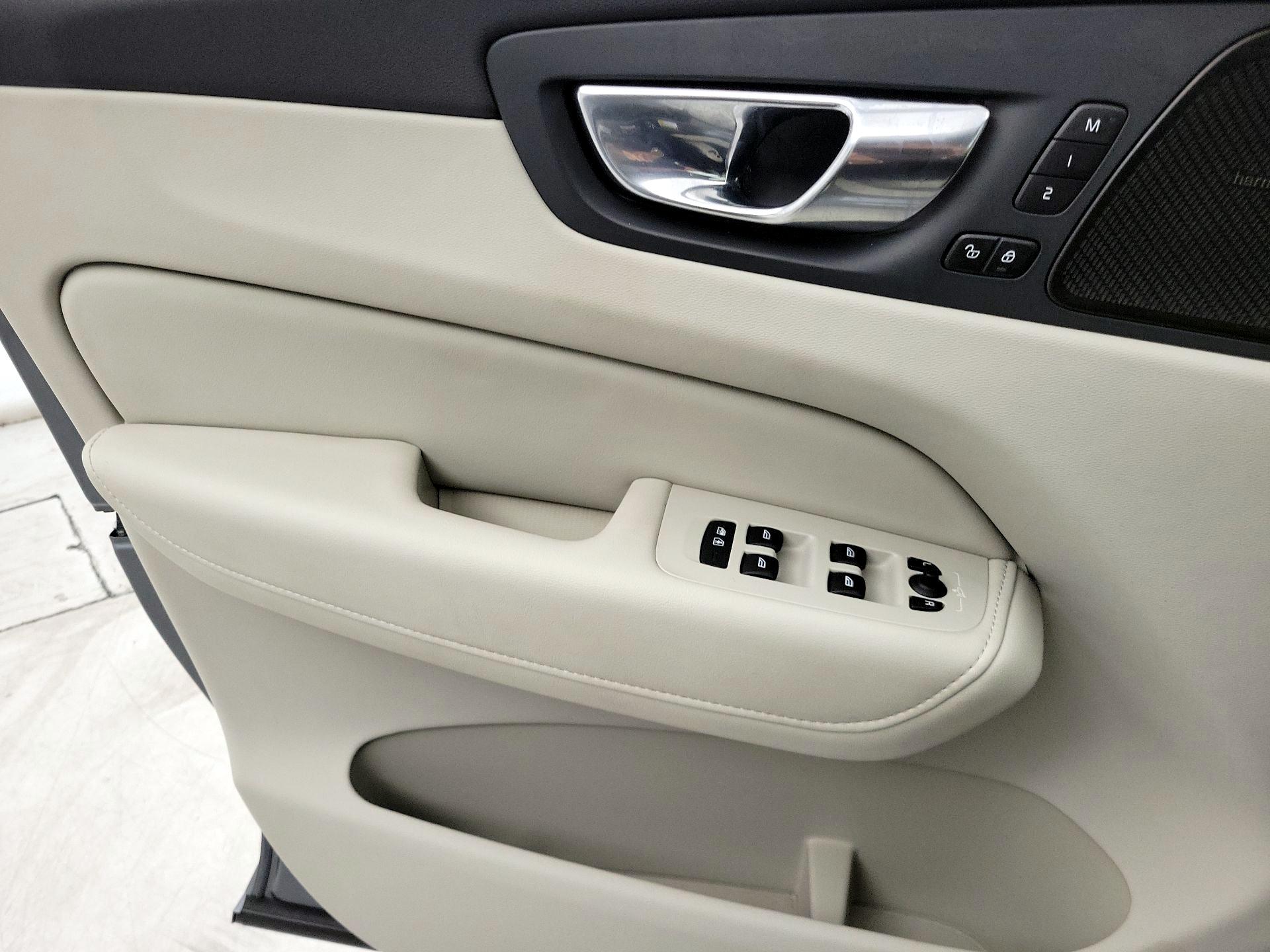 Thumbnail: 2021 Volvo XC60 - 12