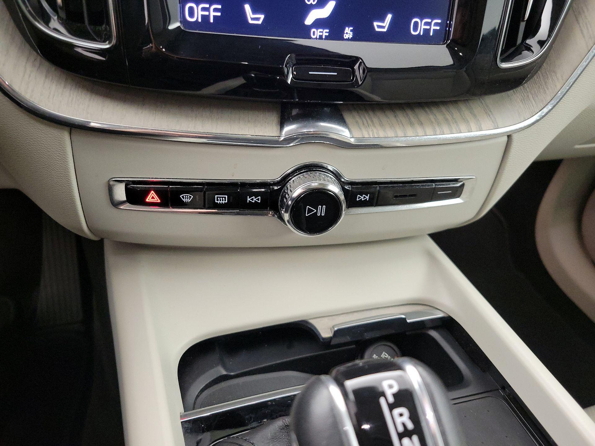 Thumbnail: 2021 Volvo XC60 - 17