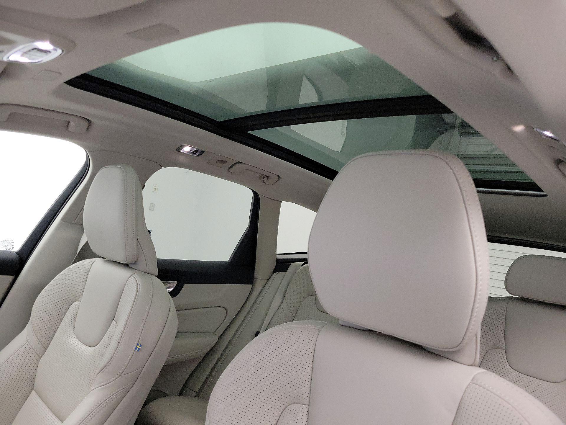 Thumbnail: 2021 Volvo XC60 - 20