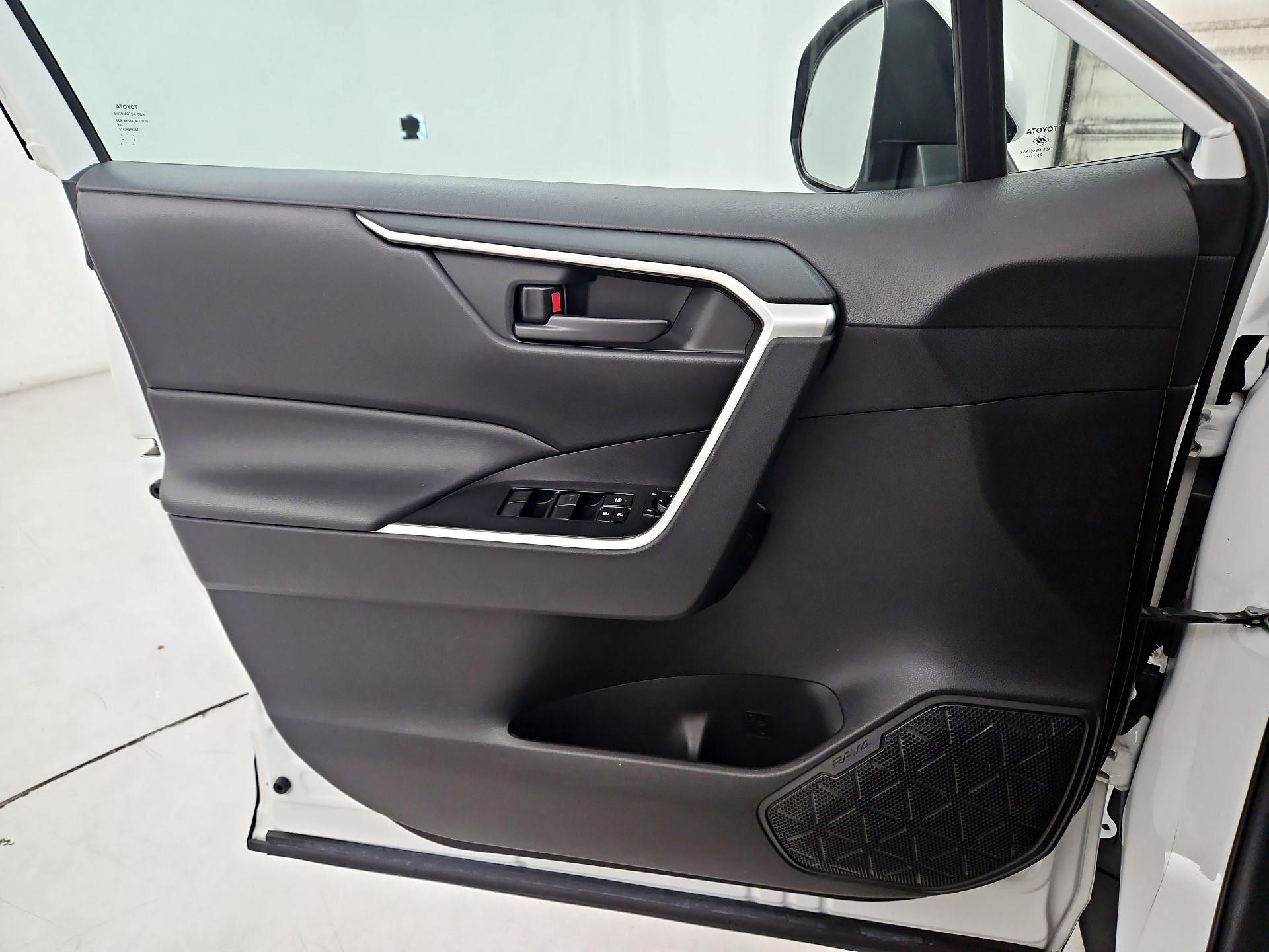 Thumbnail: 2021 Toyota RAV4 - 12