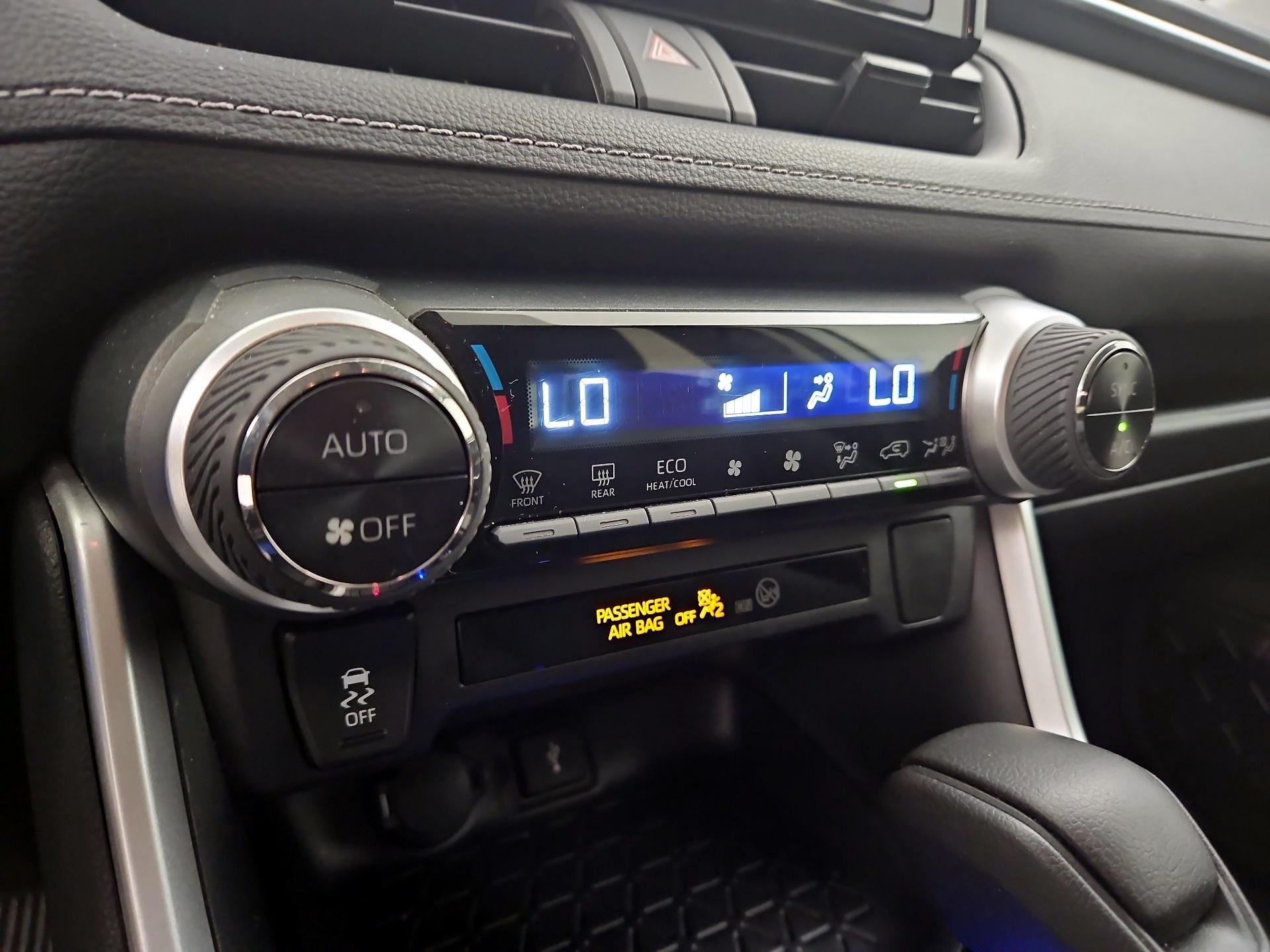 Thumbnail: 2021 Toyota RAV4 - 16
