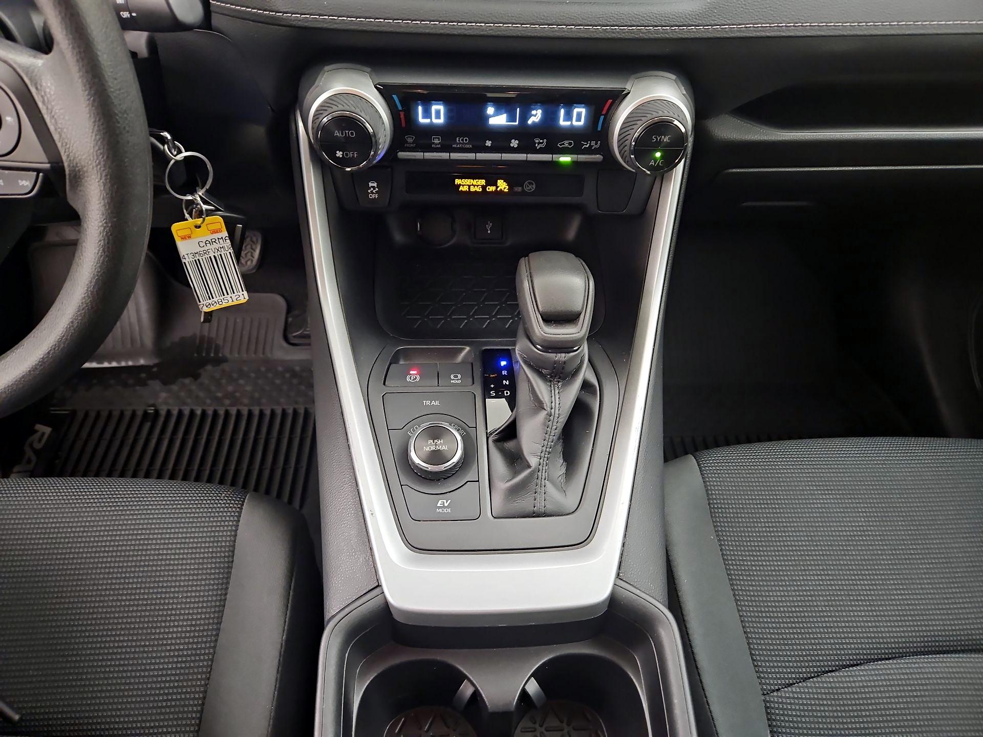 Thumbnail: 2021 Toyota RAV4 - 17