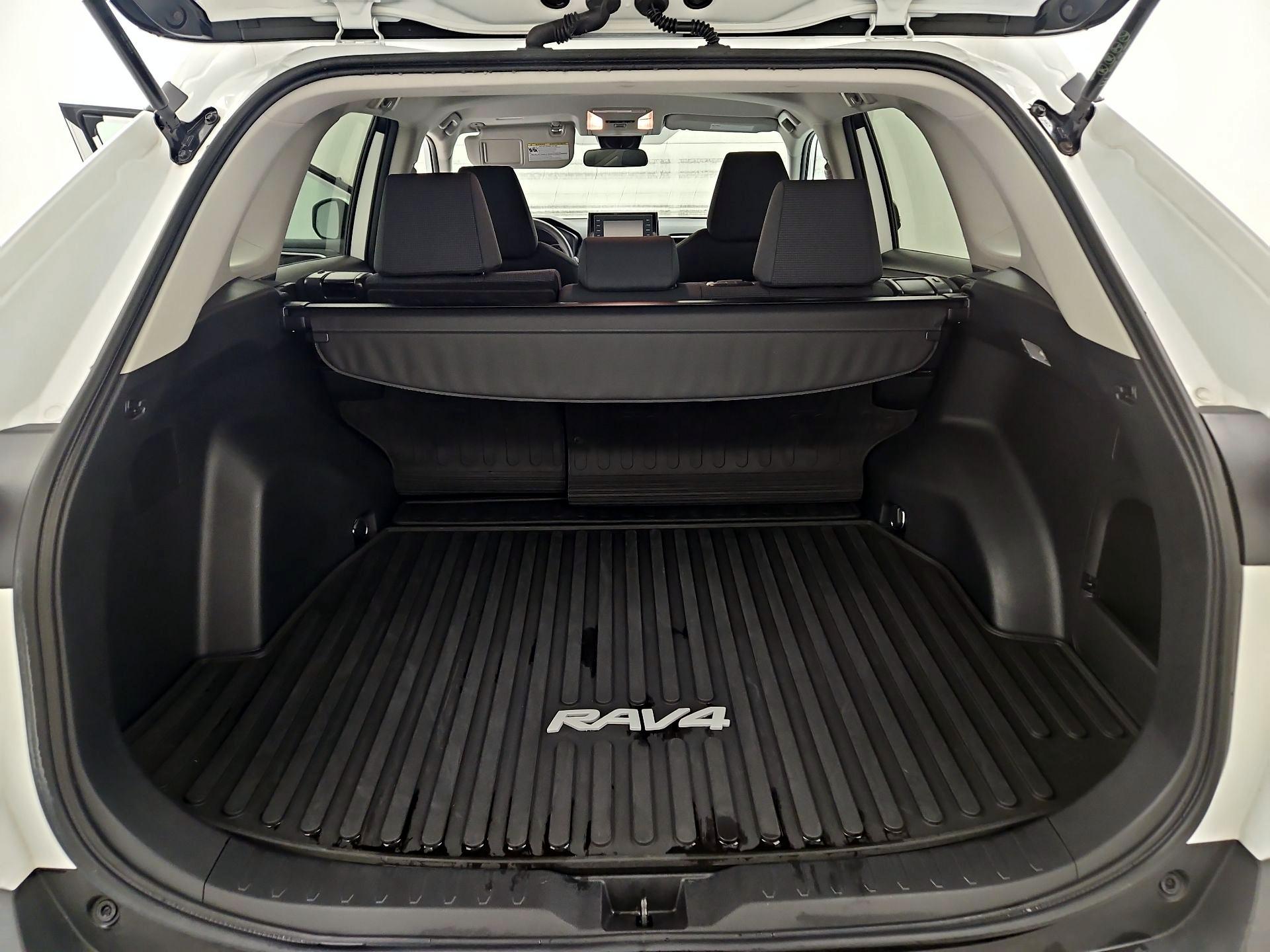 Thumbnail: 2021 Toyota RAV4 - 20