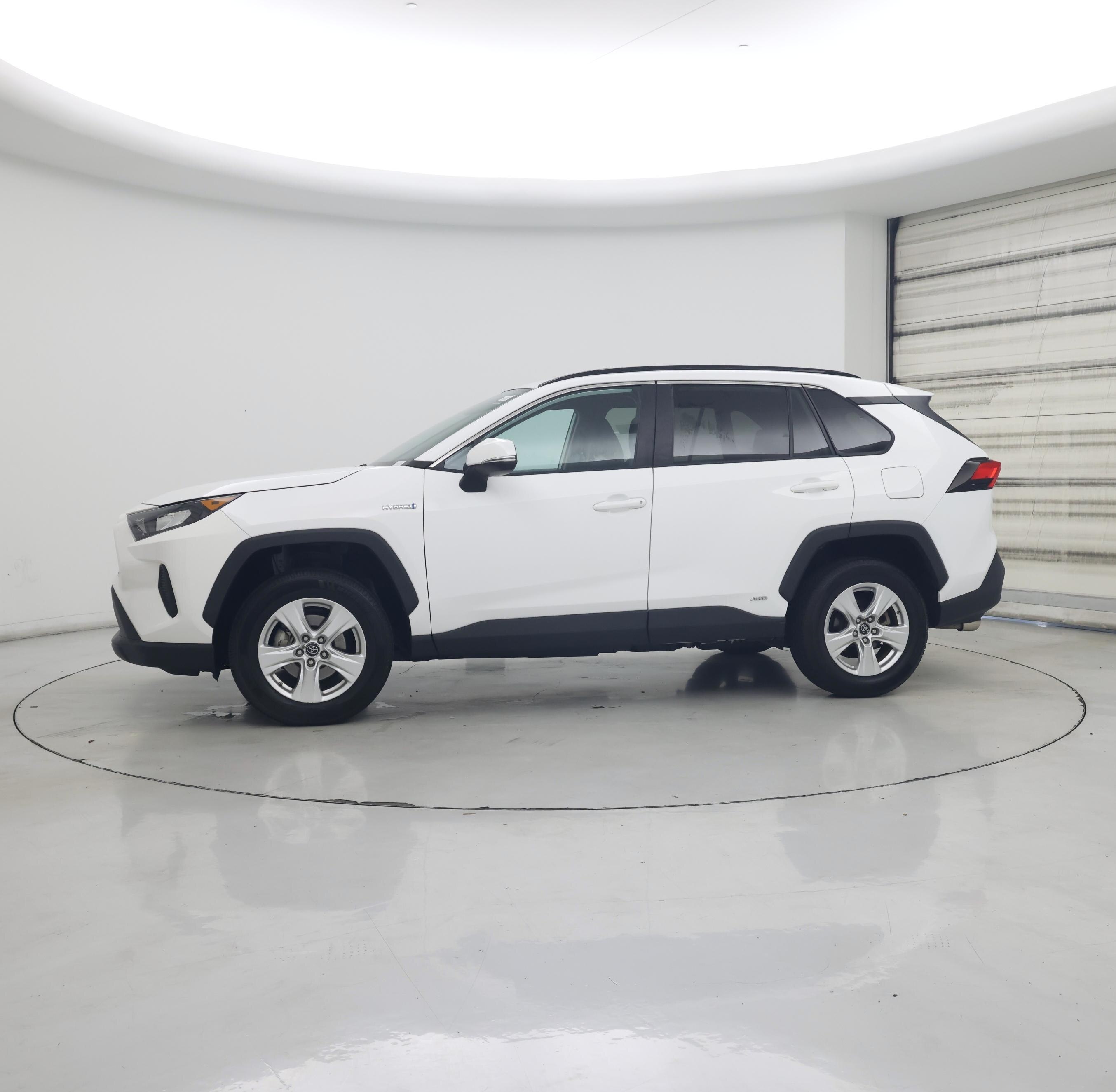 Thumbnail: 2021 Toyota RAV4 - 3