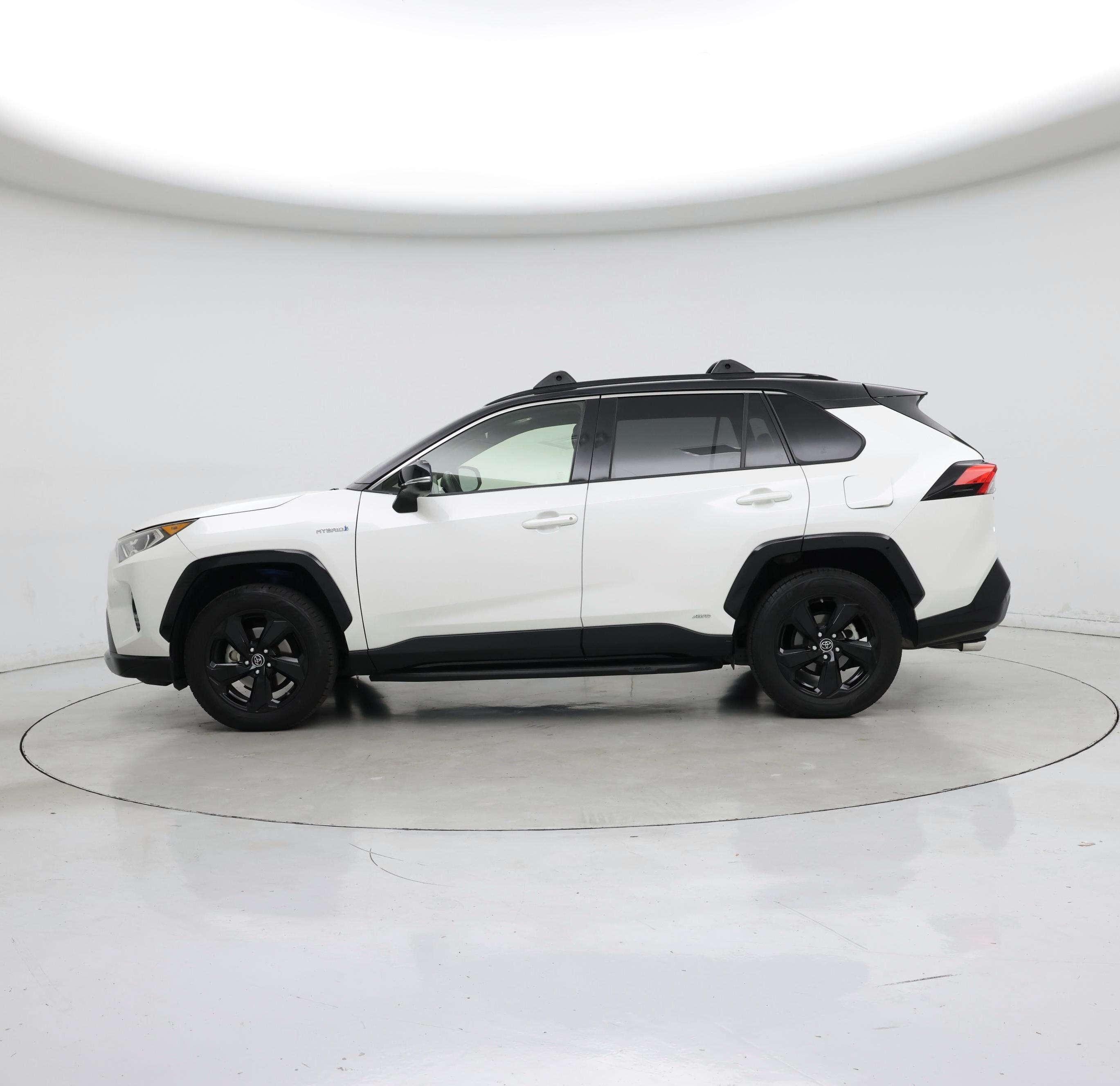 Thumbnail: 2019 Toyota RAV4 - 3