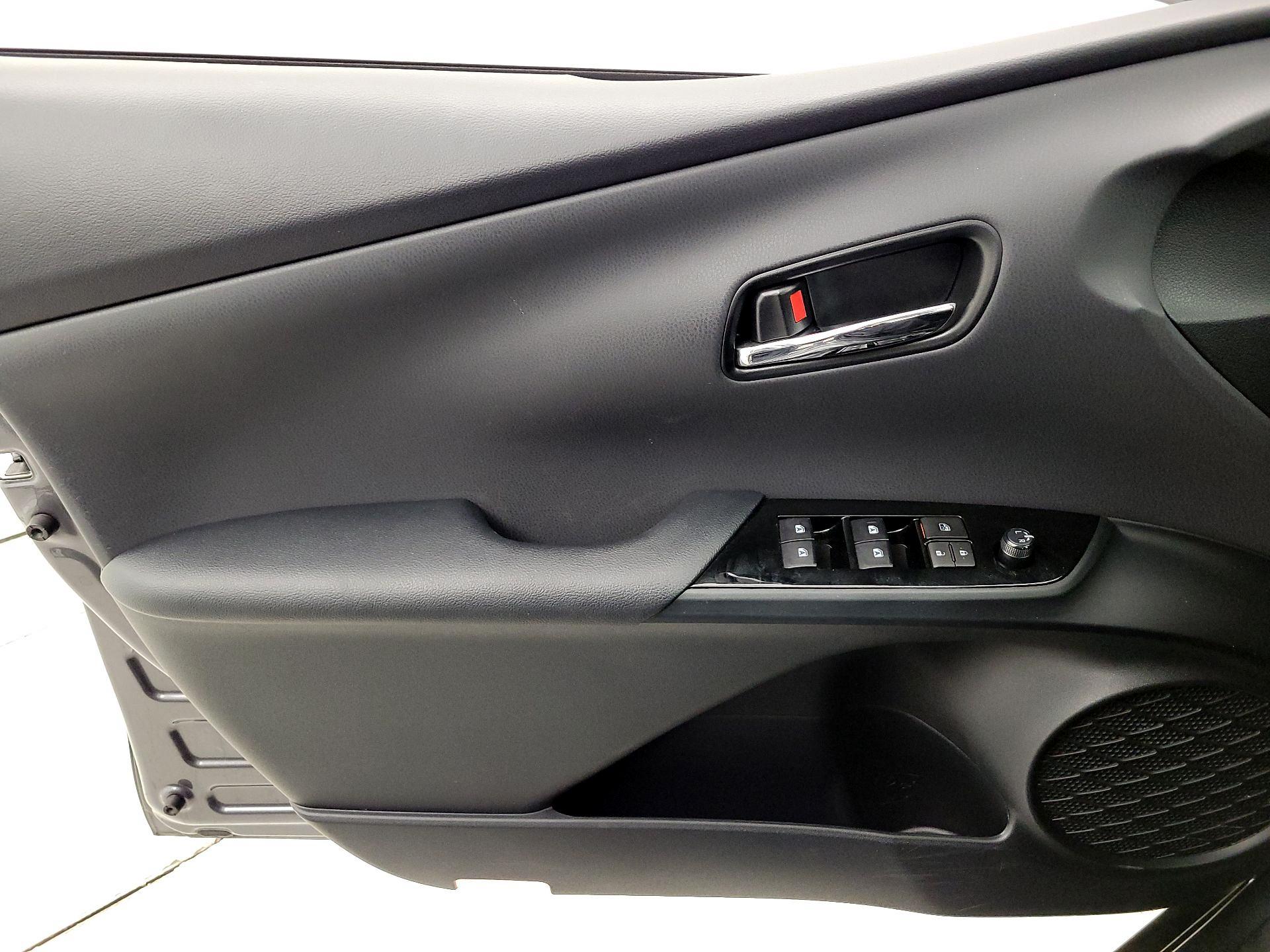 Thumbnail: 2018 Toyota Prius - 12