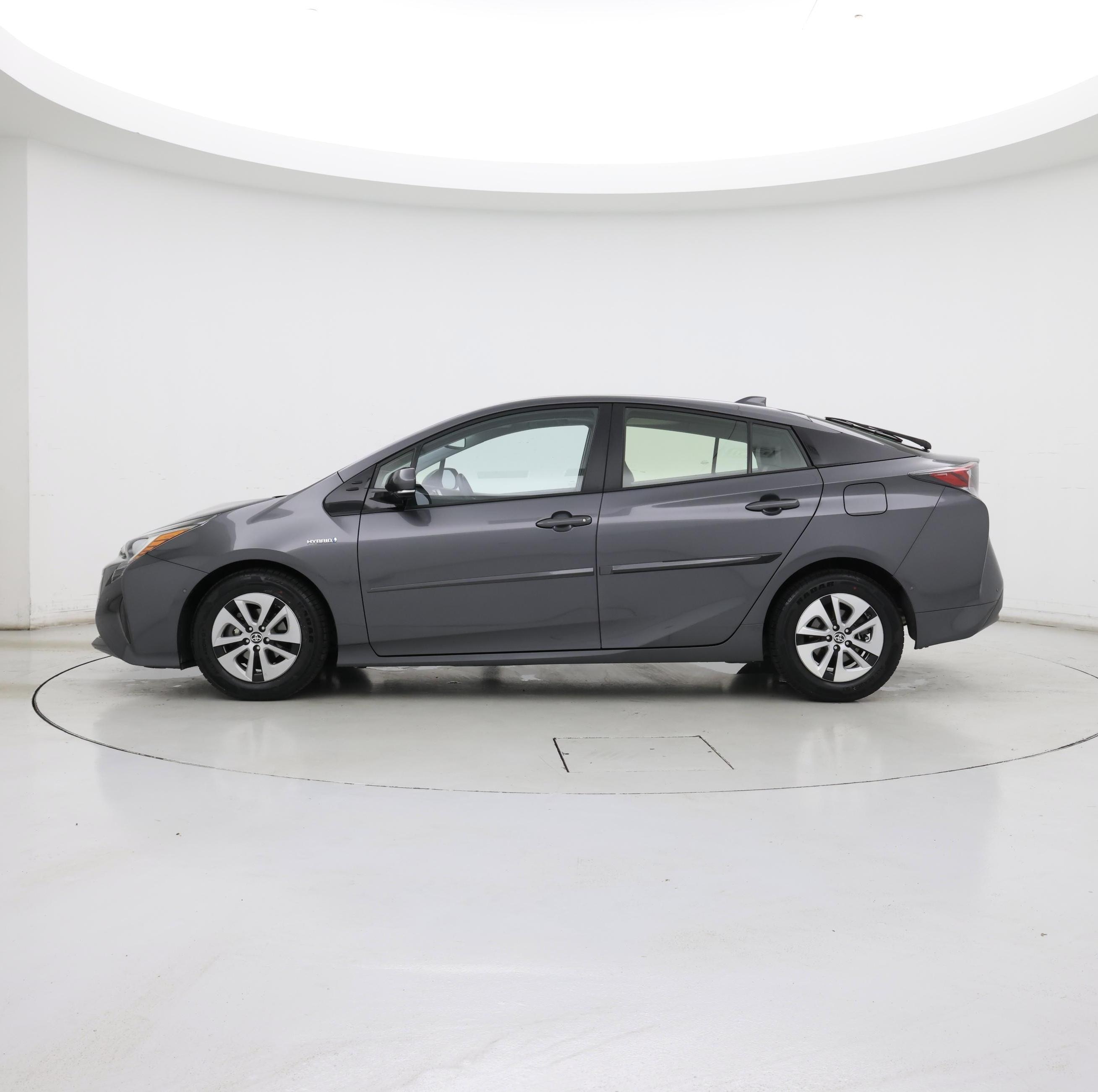 Thumbnail: 2018 Toyota Prius - 3