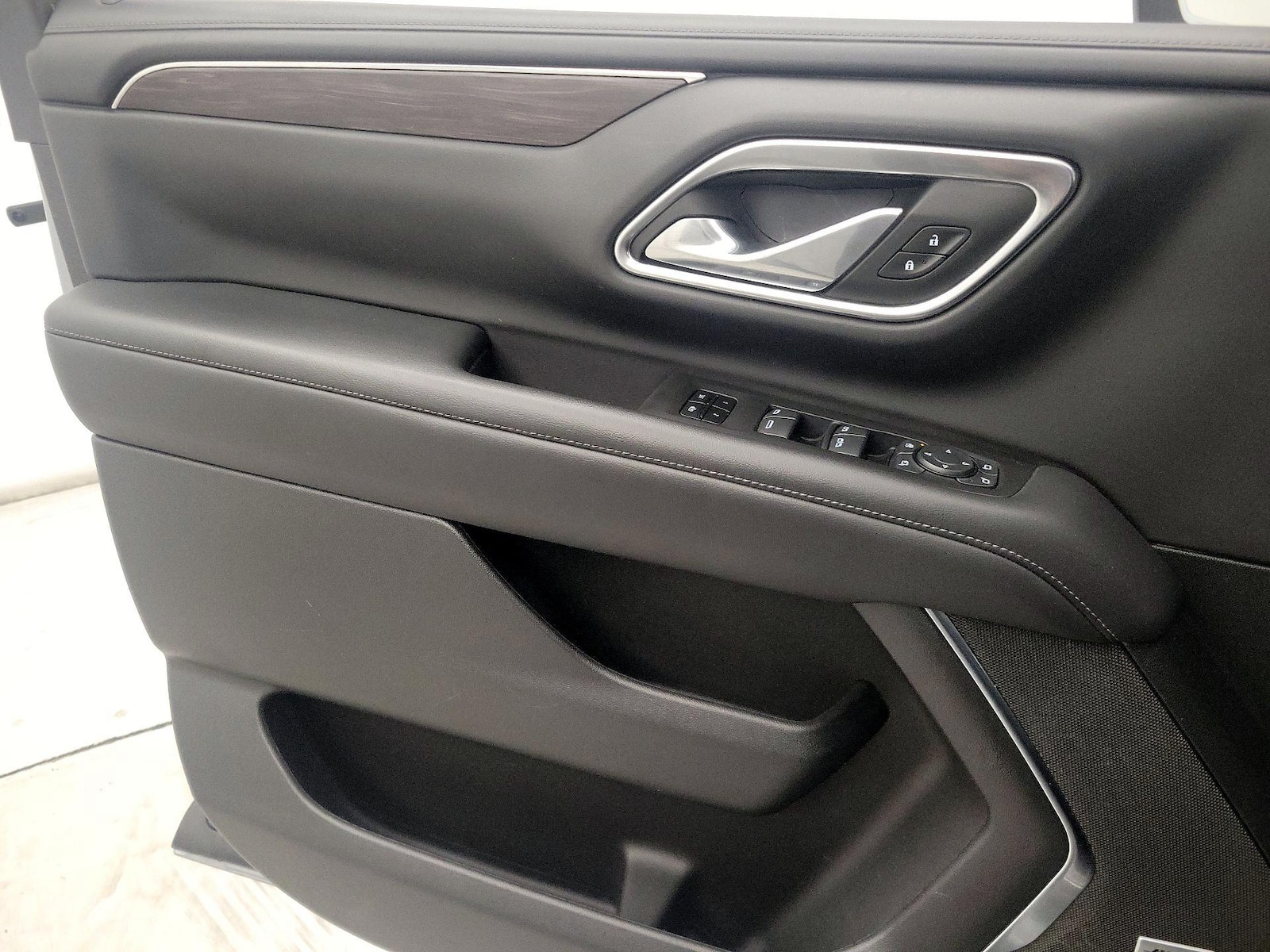 2024 Chevrolet Suburban Z71 - Photo 13
