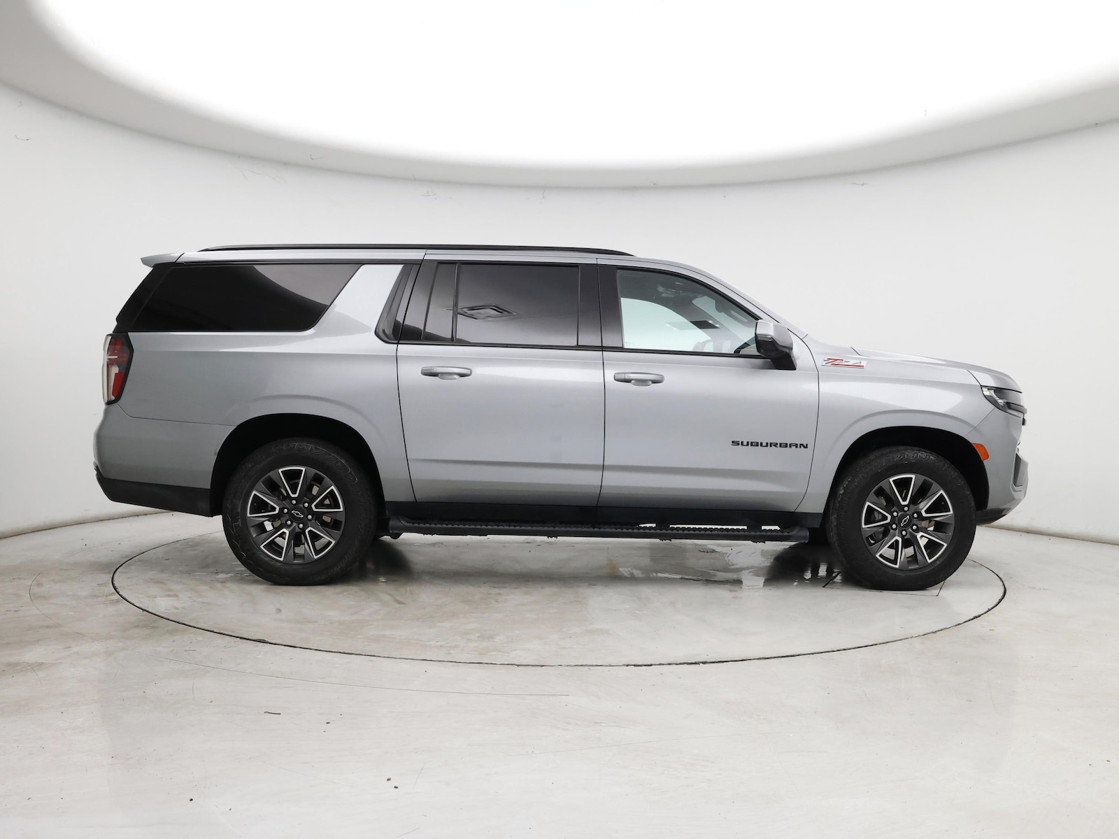 2024 Chevrolet Suburban Z71 - Photo 8