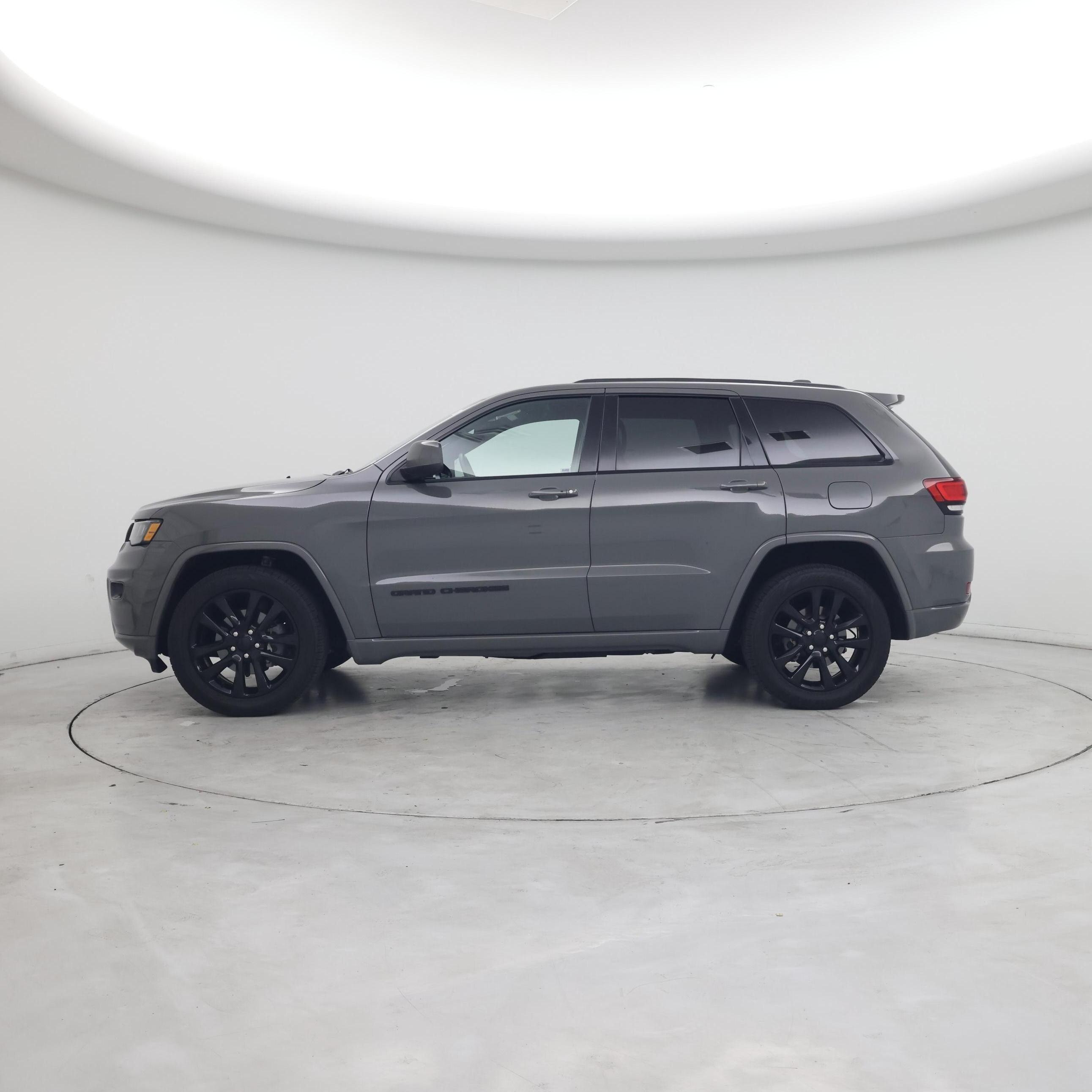 Thumbnail: 2019 Jeep Grand Cherokee - 3