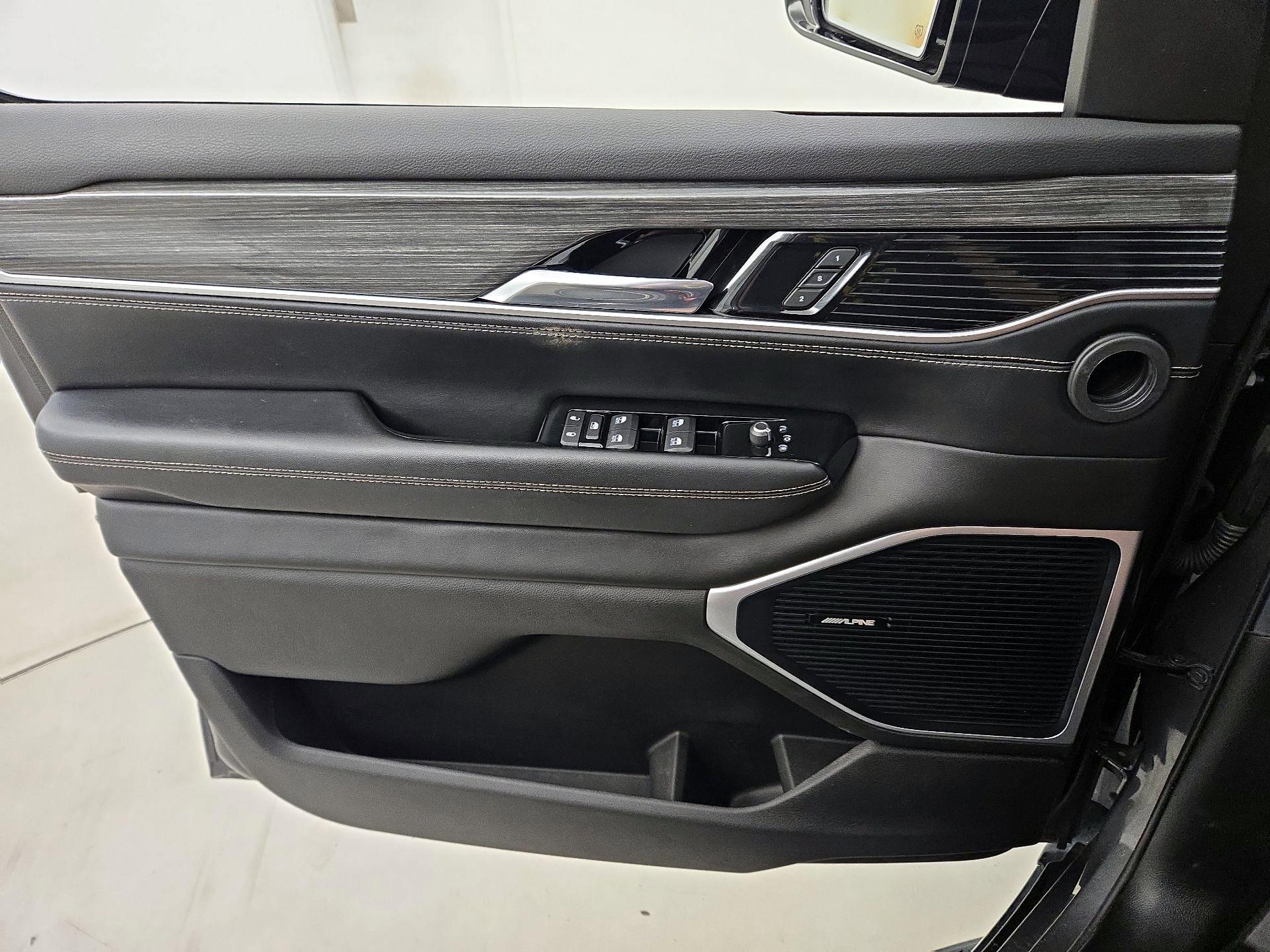 Thumbnail: 2022 Jeep Wagoneer - 12