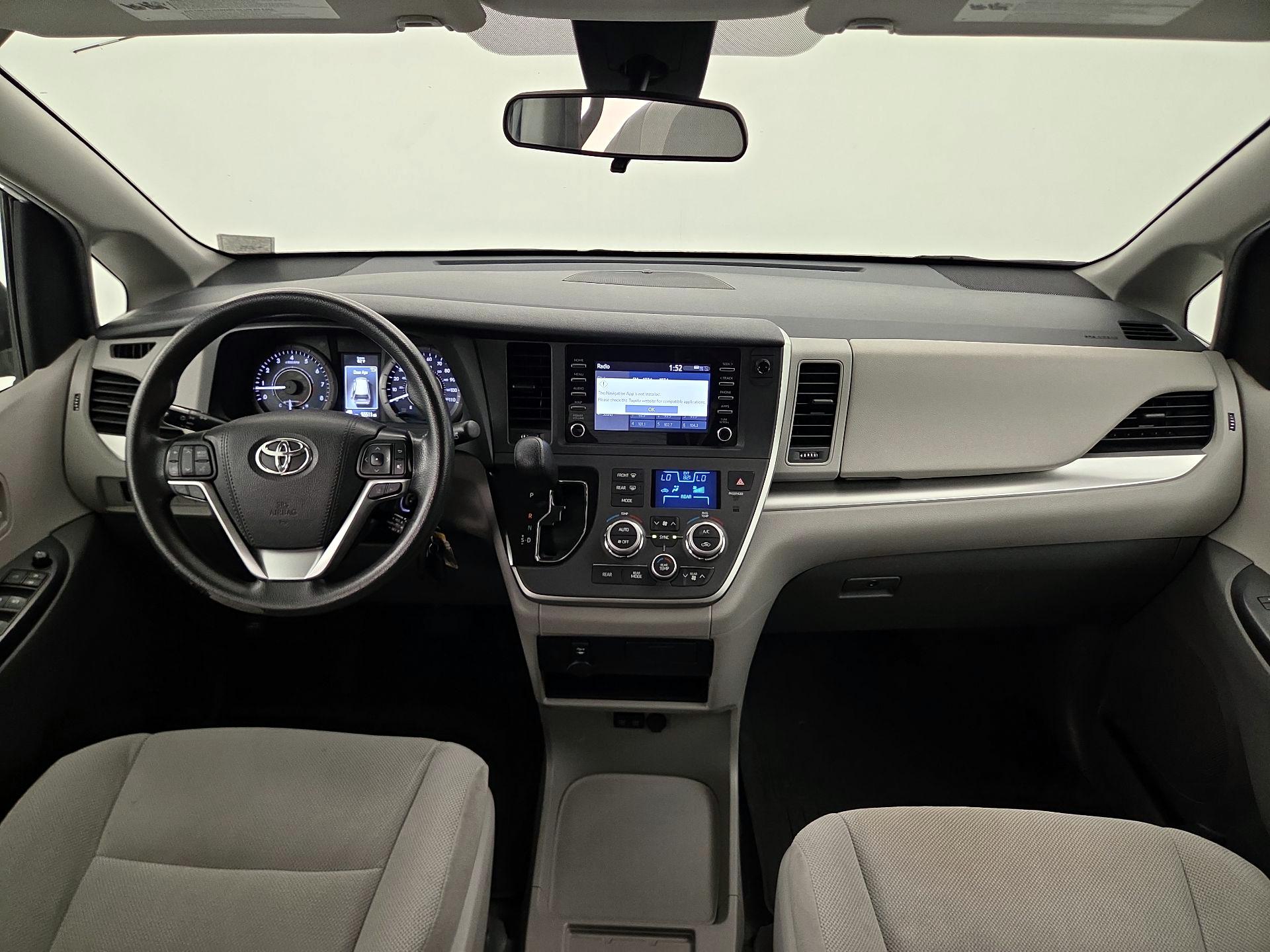 Thumbnail: 2020 Toyota Sienna - 9