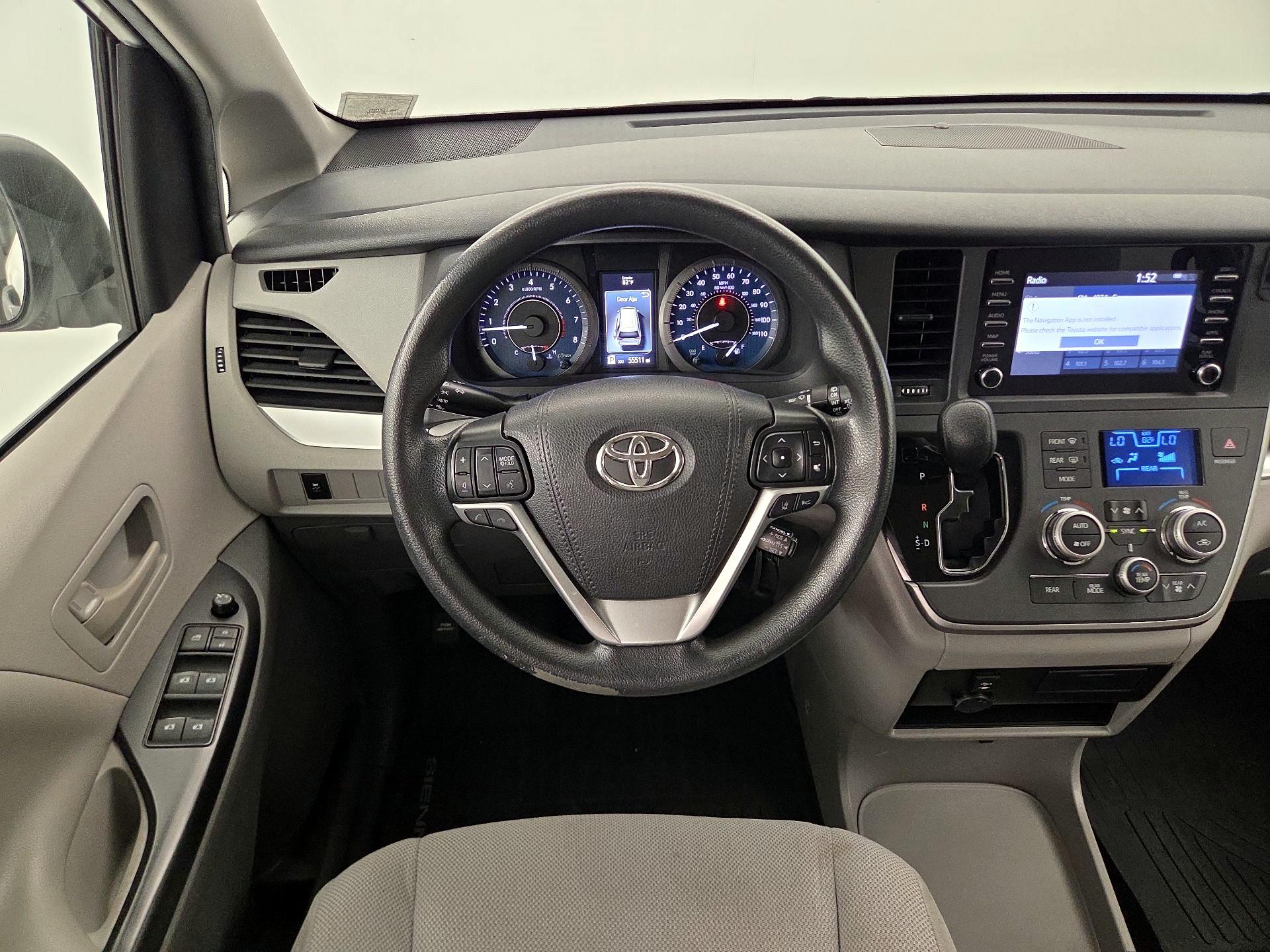 Thumbnail: 2020 Toyota Sienna - 10