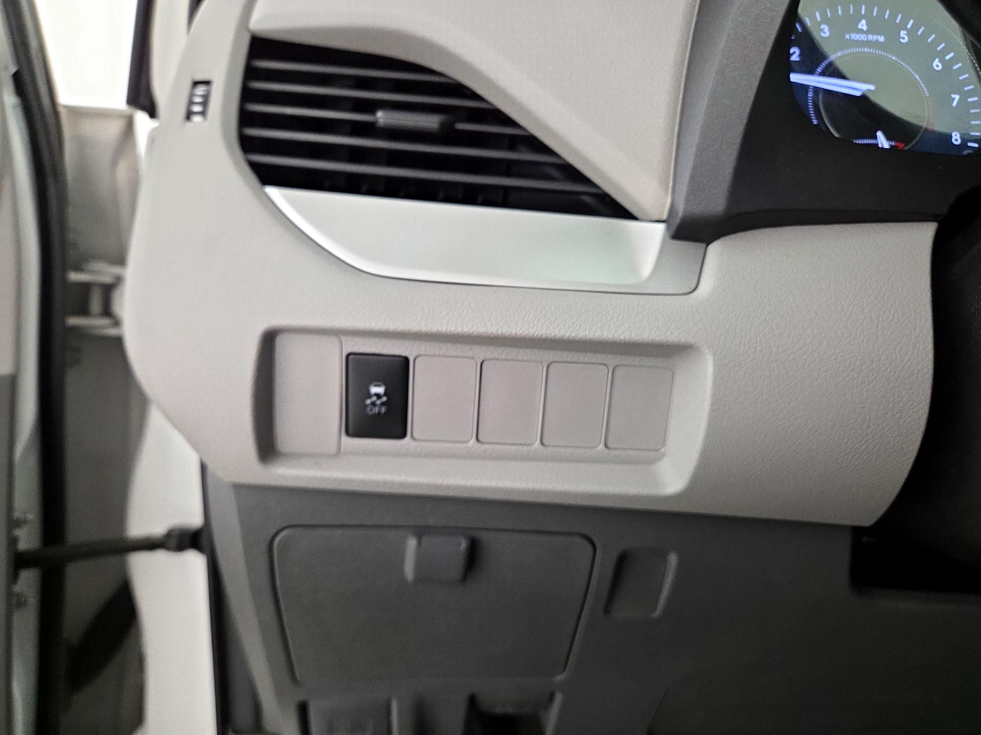 Thumbnail: 2020 Toyota Sienna - 13