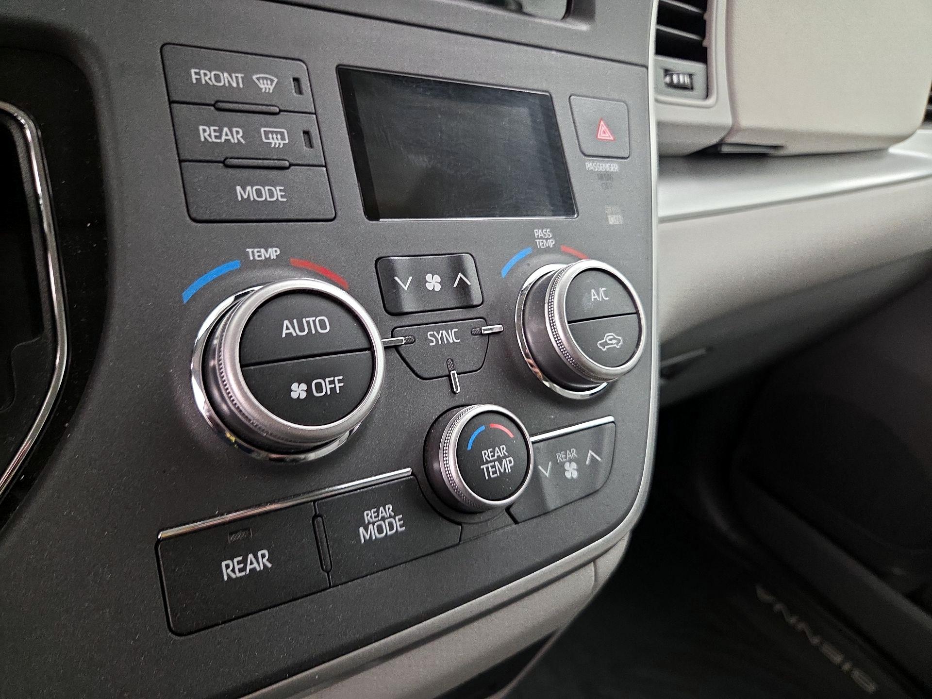Thumbnail: 2020 Toyota Sienna - 16