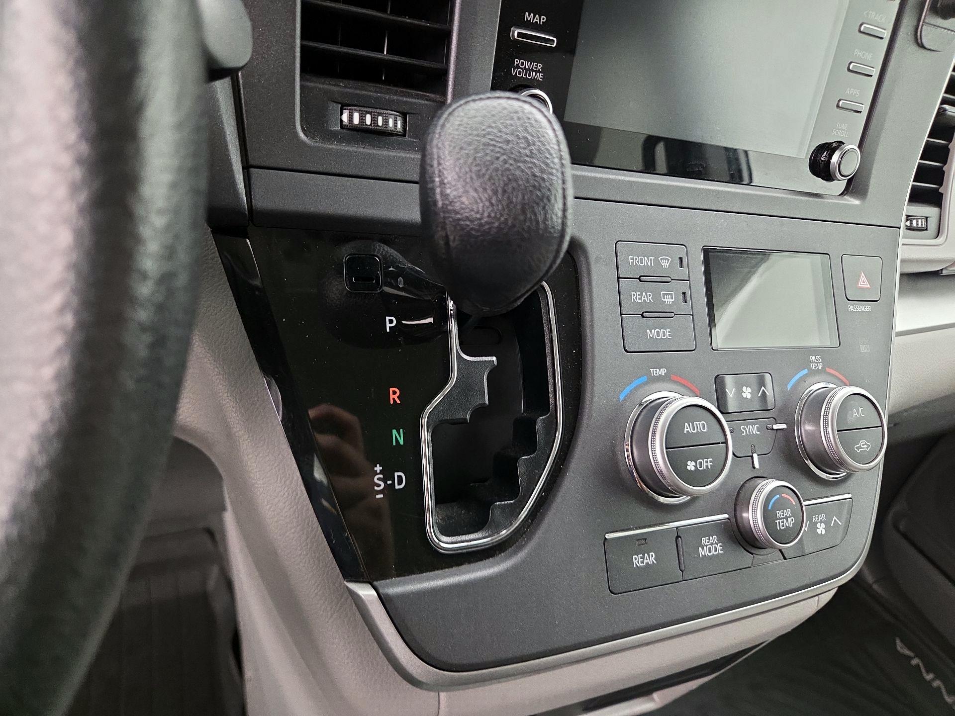 Thumbnail: 2020 Toyota Sienna - 17
