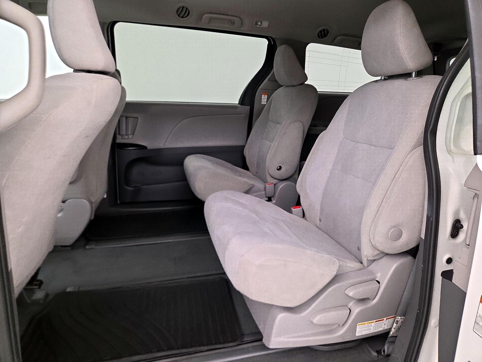 Thumbnail: 2020 Toyota Sienna - 19