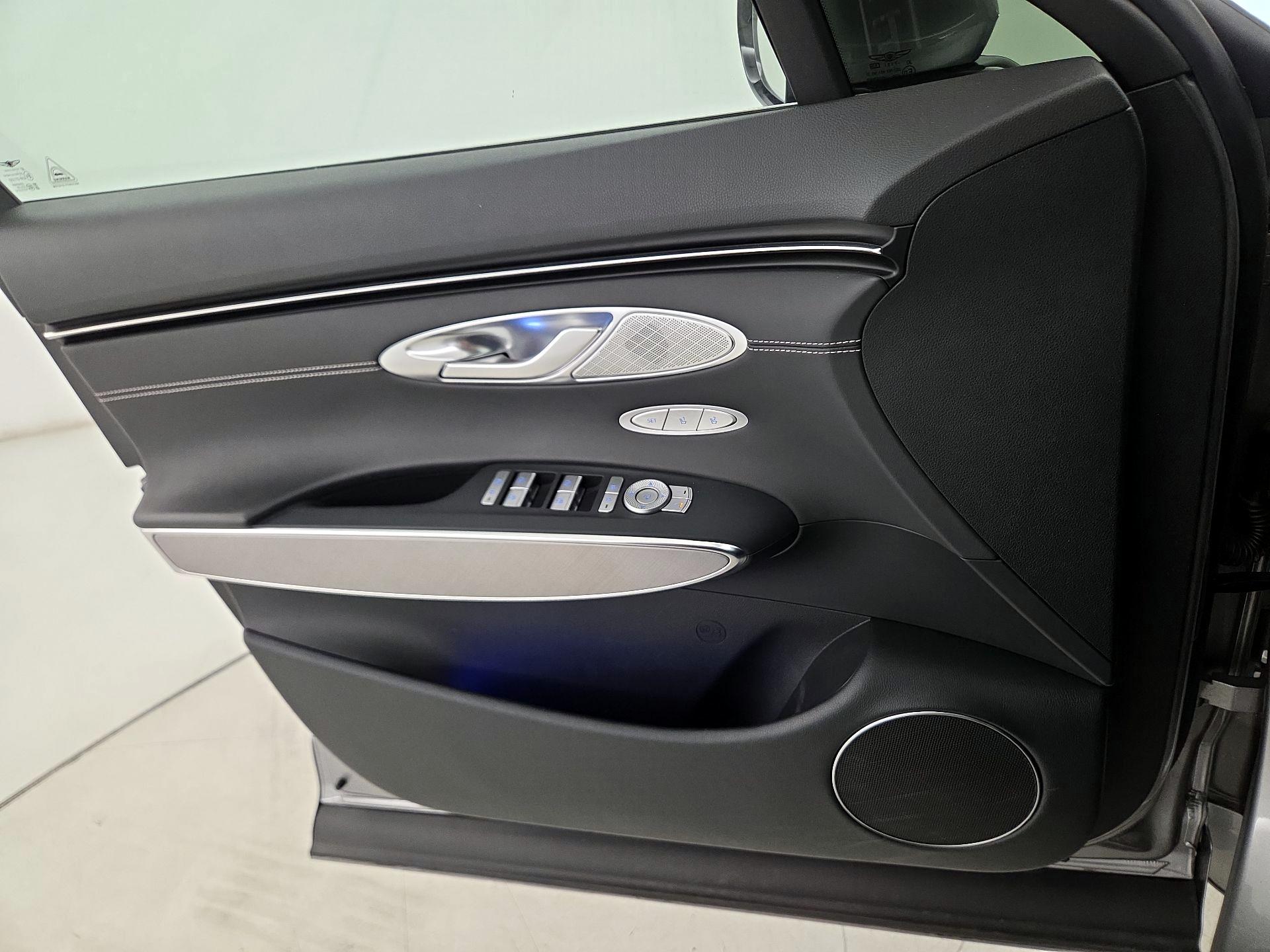 Thumbnail: 2024 Genesis GV70 - 12
