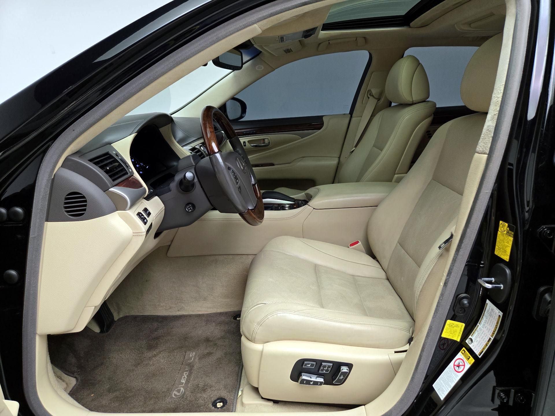 Thumbnail: 2014 Lexus LS - 11