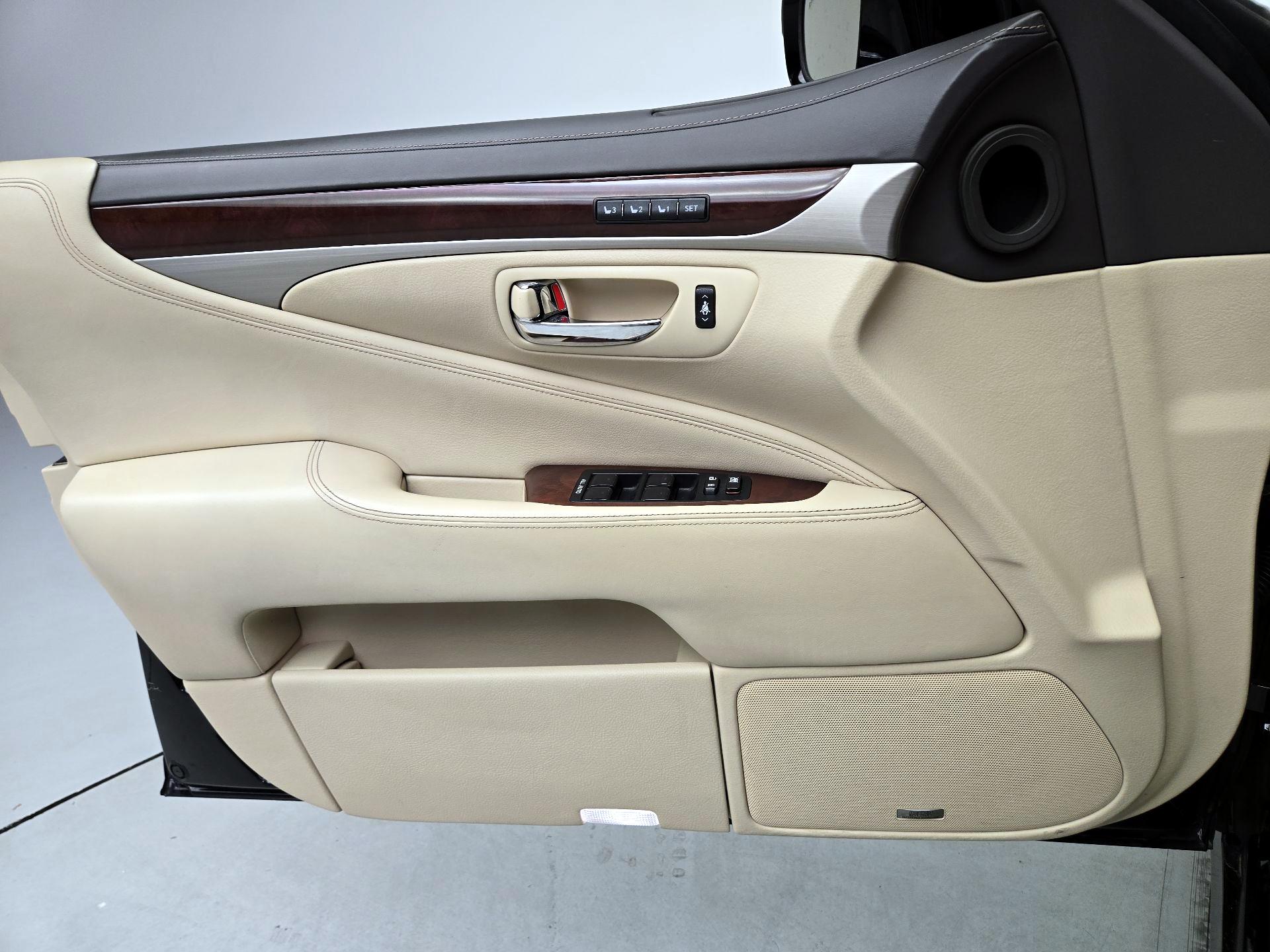 Thumbnail: 2014 Lexus LS - 12