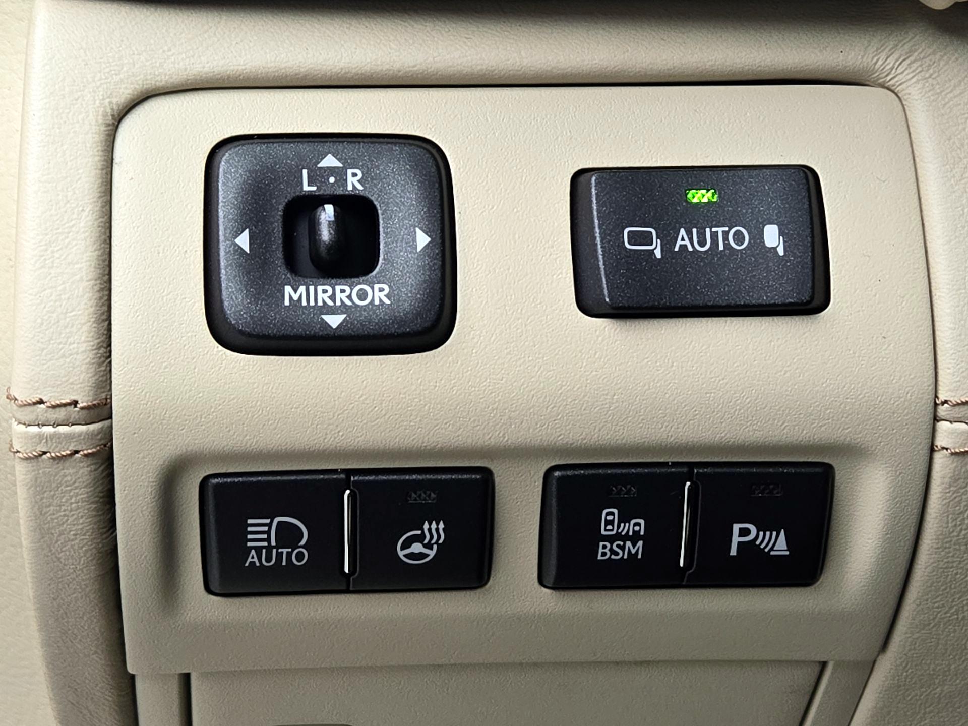Thumbnail: 2014 Lexus LS - 13