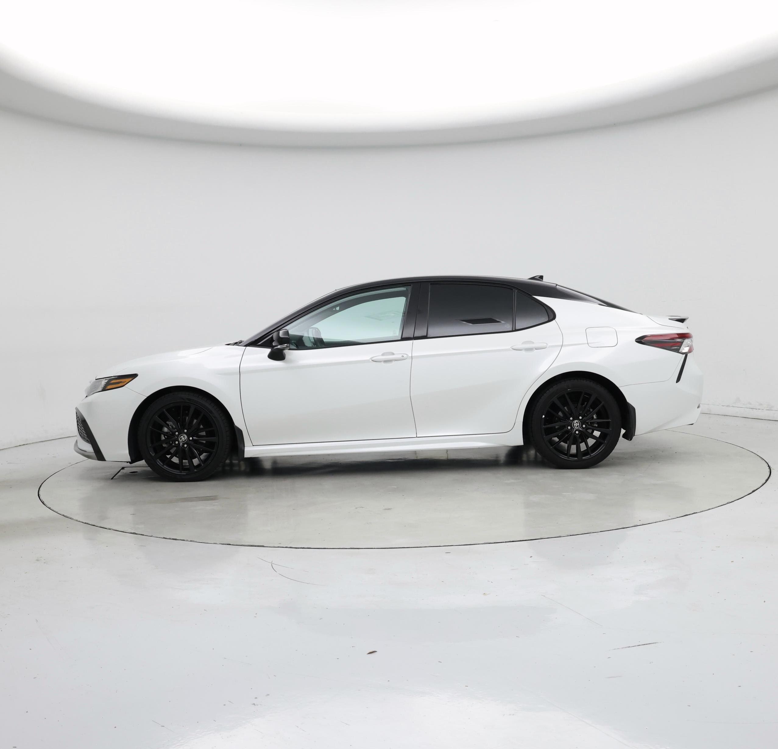 Thumbnail: 2022 Toyota Camry - 3