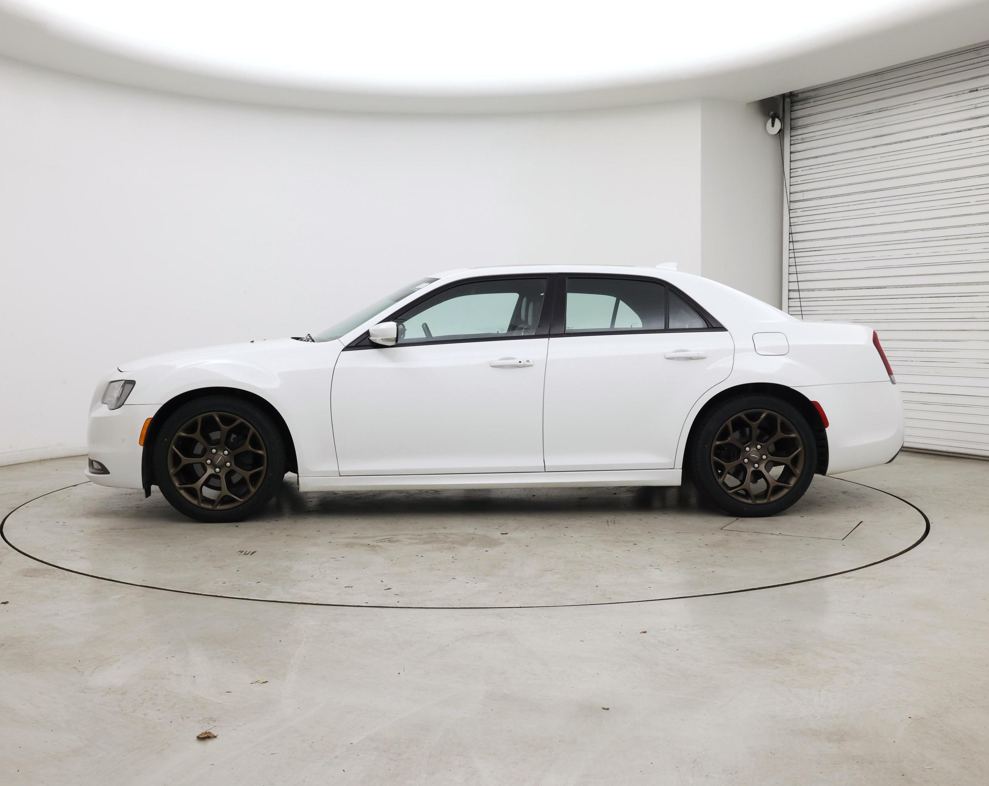 Thumbnail: 2016 Chrysler 300 - 3
