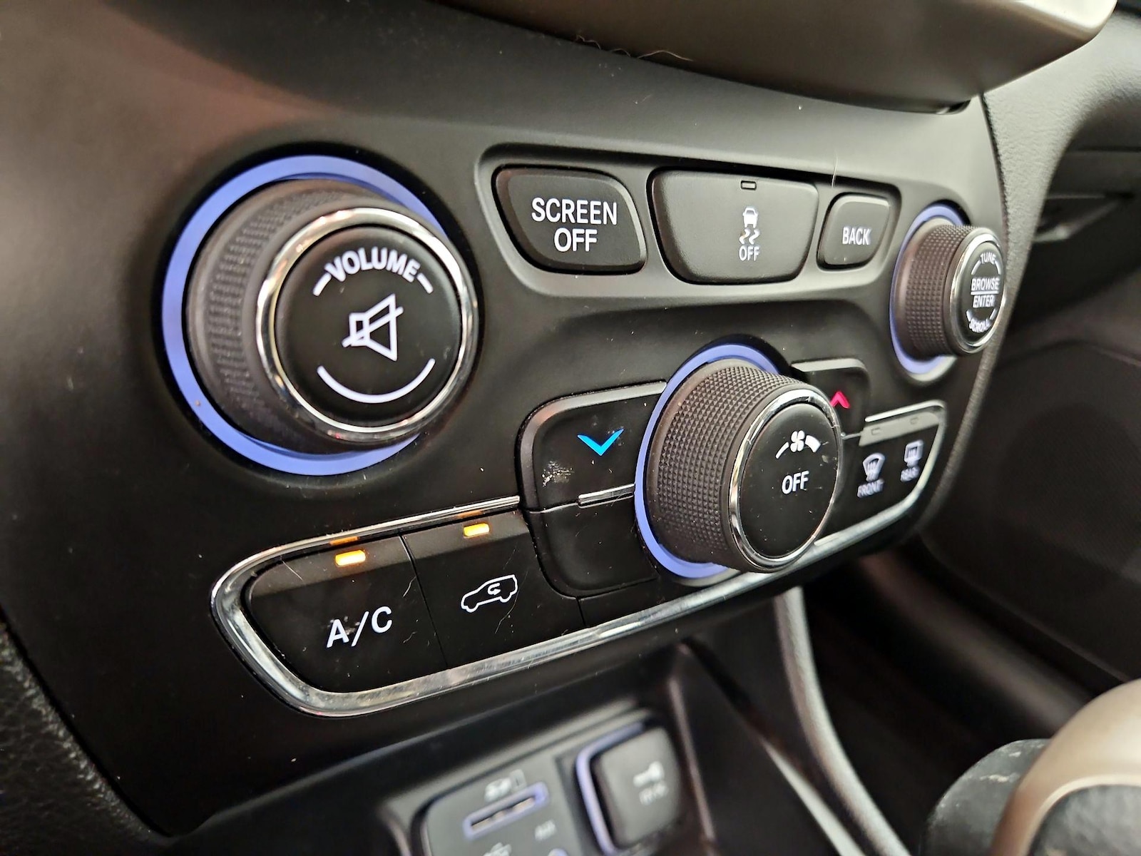 2017 Jeep Cherokee Latitude - Photo 18