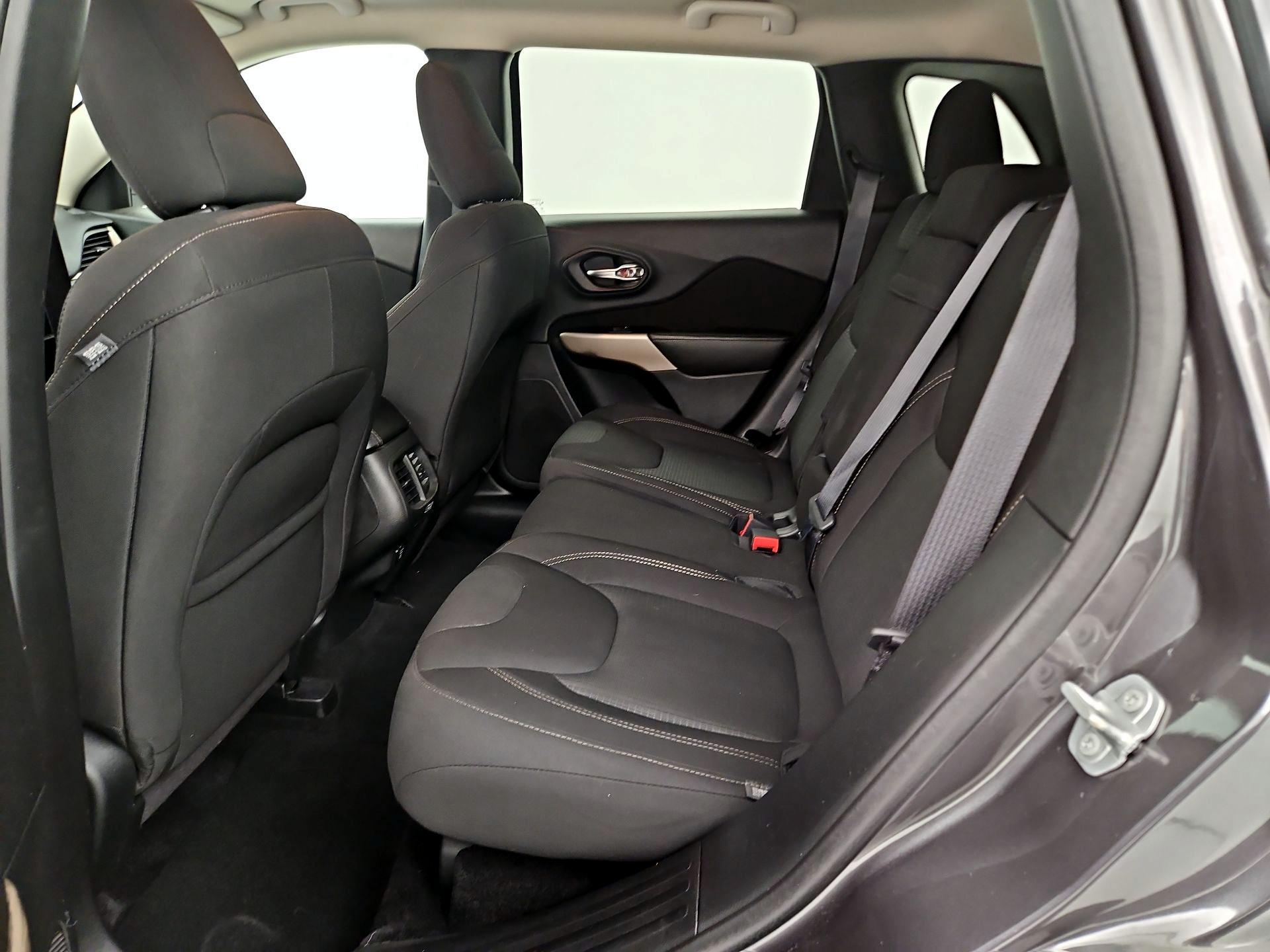 Thumbnail: 2017 Jeep Cherokee - 20