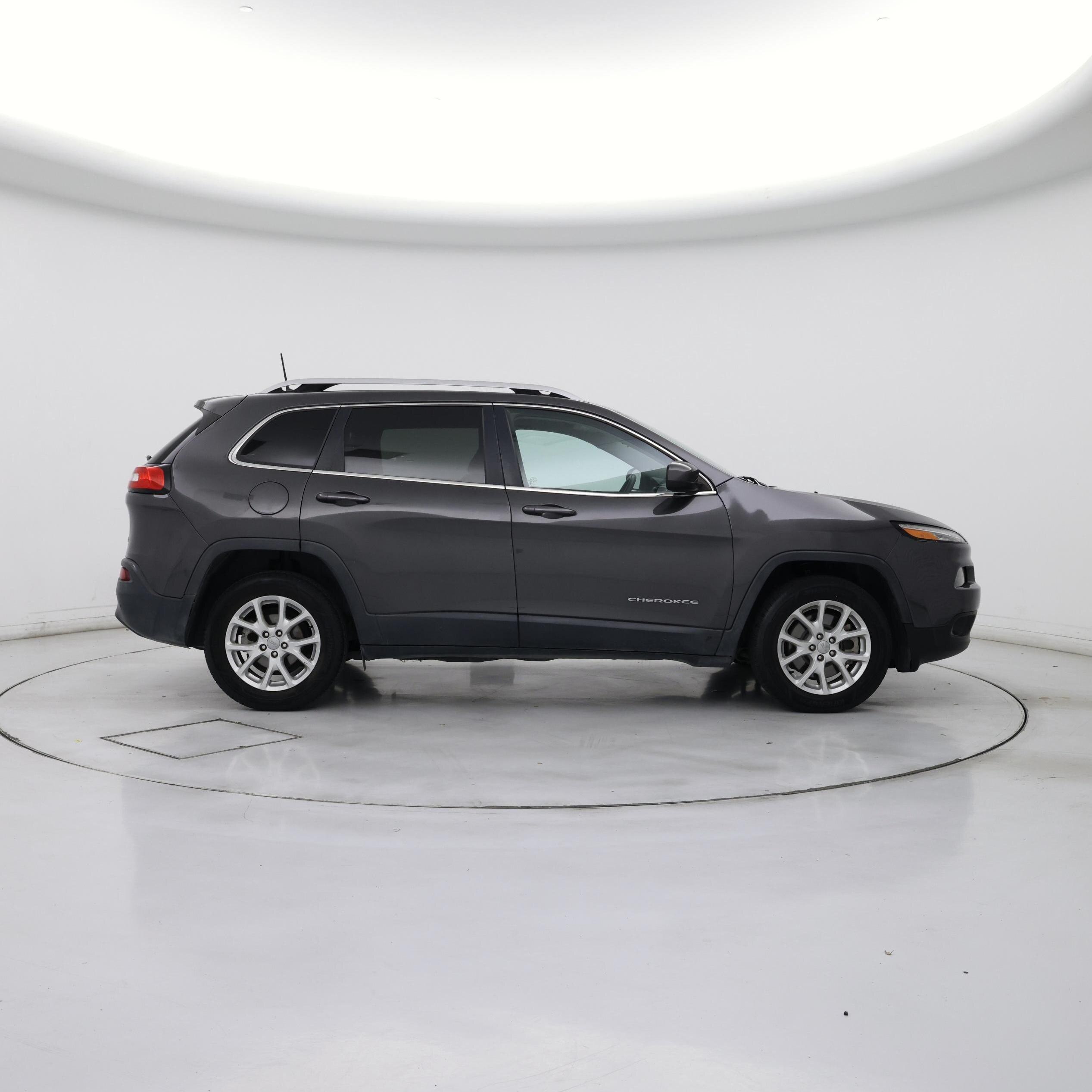 Thumbnail: 2017 Jeep Cherokee - 7