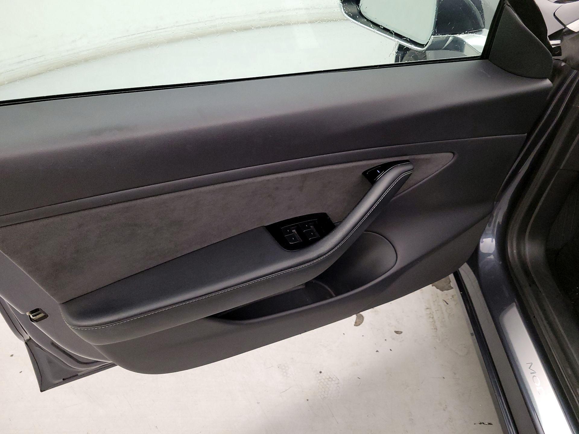 Thumbnail: 2019 Tesla Model 3 - 12