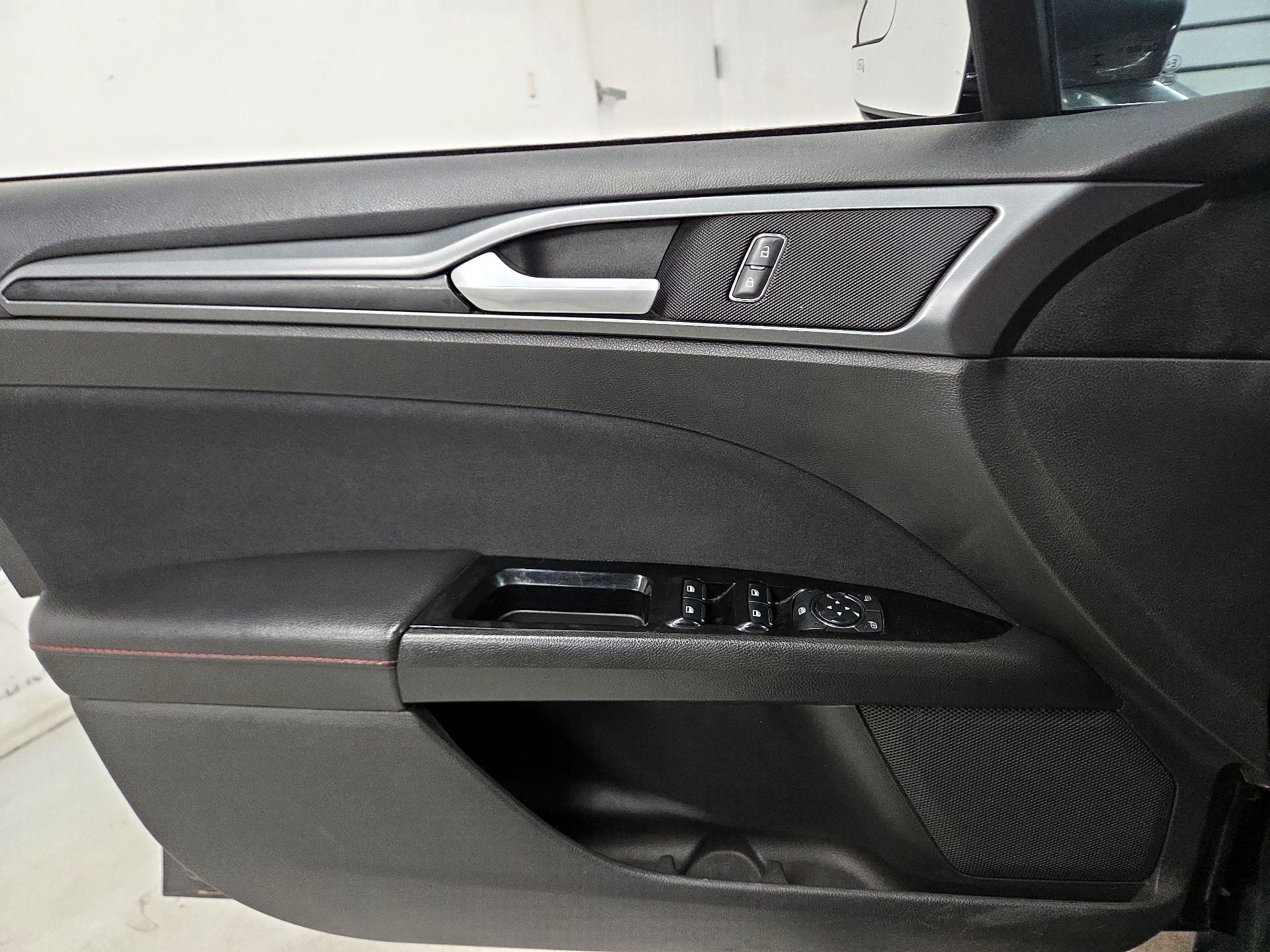Thumbnail: 2015 Ford Fusion - 12
