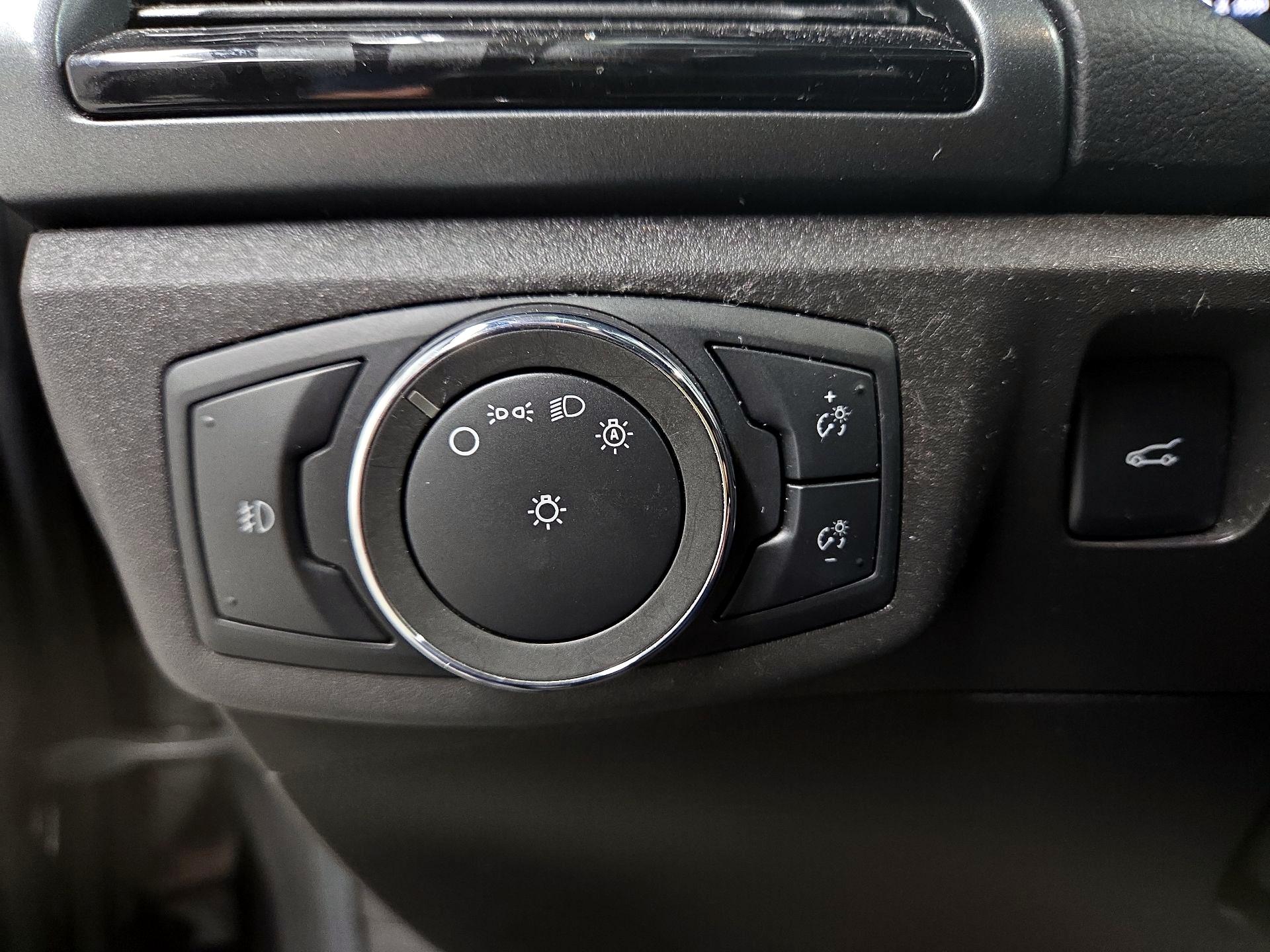 Thumbnail: 2015 Ford Fusion - 13