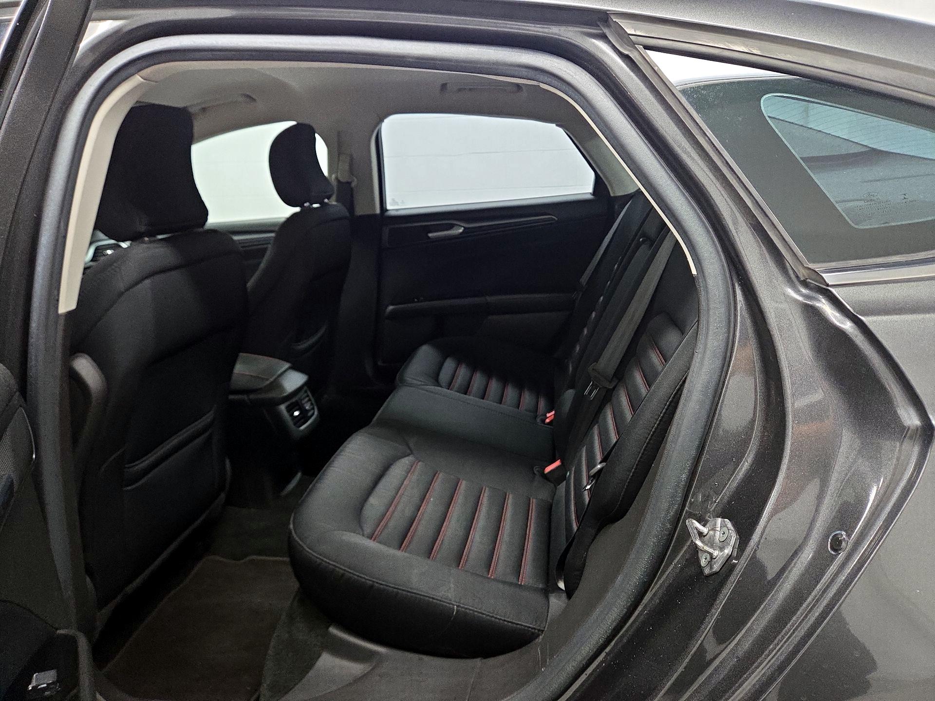 Thumbnail: 2015 Ford Fusion - 19