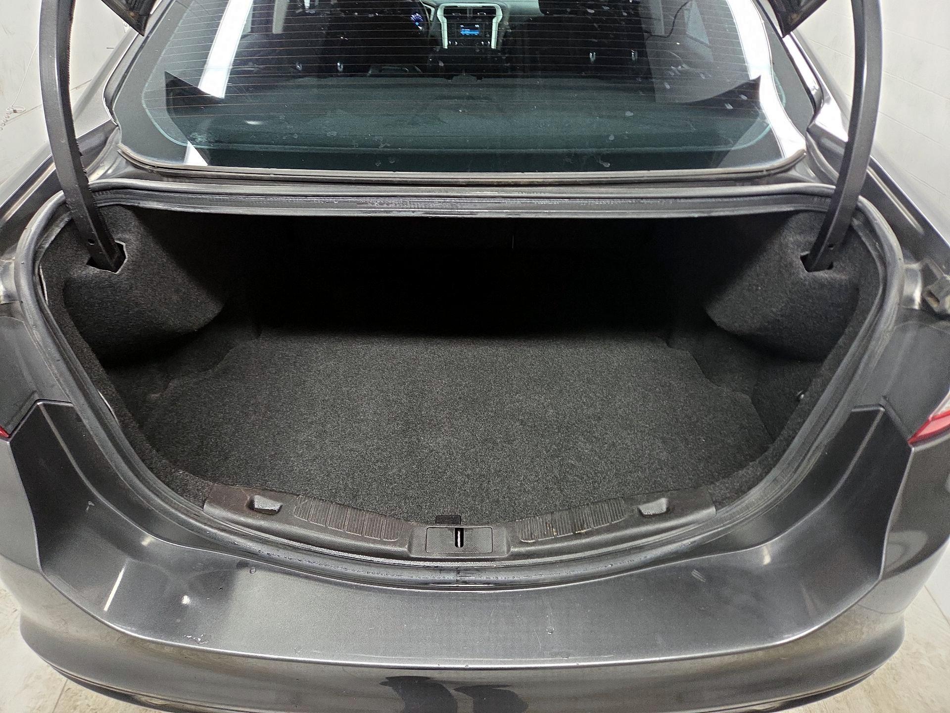 Thumbnail: 2015 Ford Fusion - 20